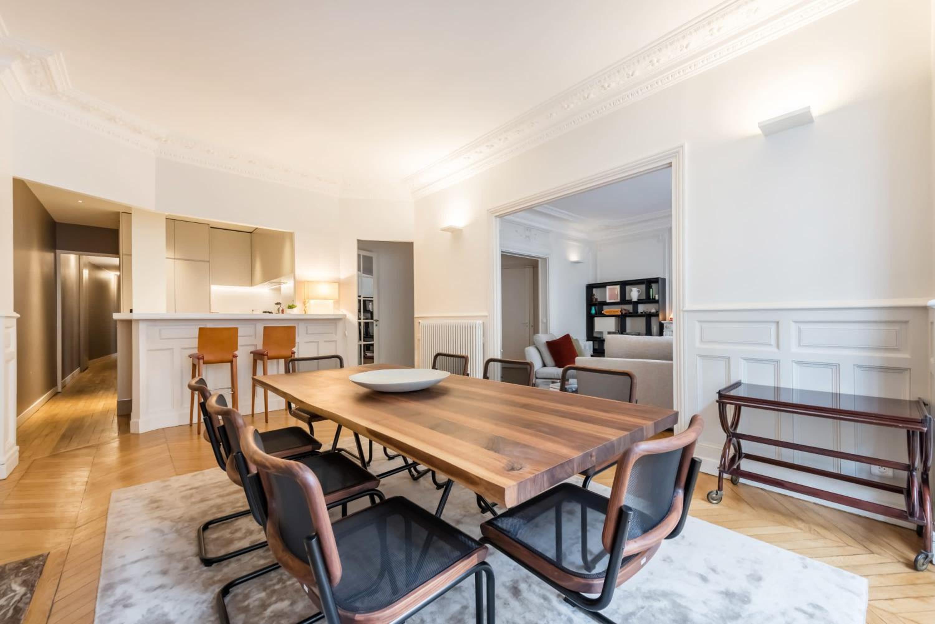 Four Saint Germain - Elegant & Spacious 3 BDR Apartment in the Heart of Saint Germain