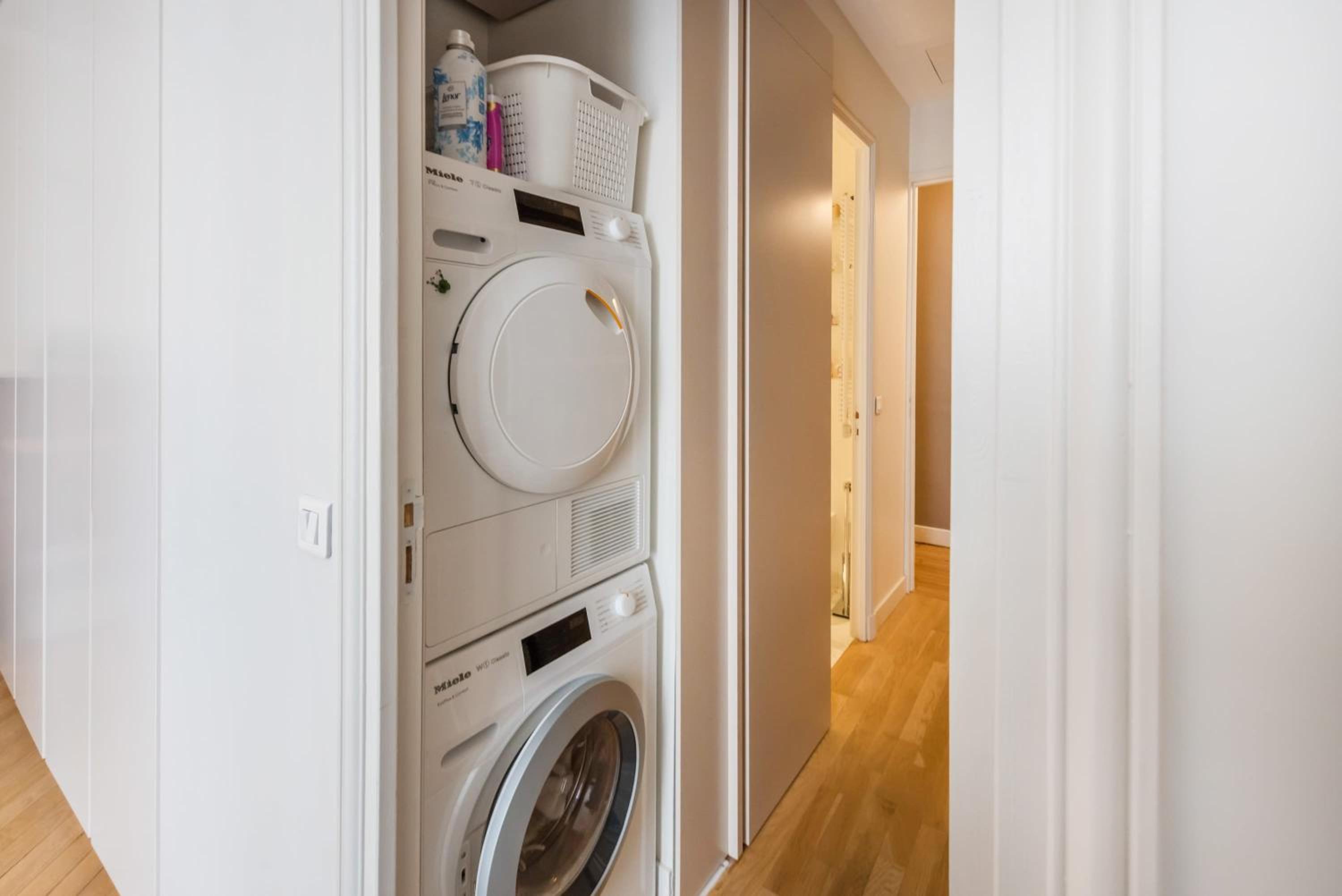 Four Saint Germain - Elegant & Spacious 3 BDR Apartment in the Heart of Saint Germain