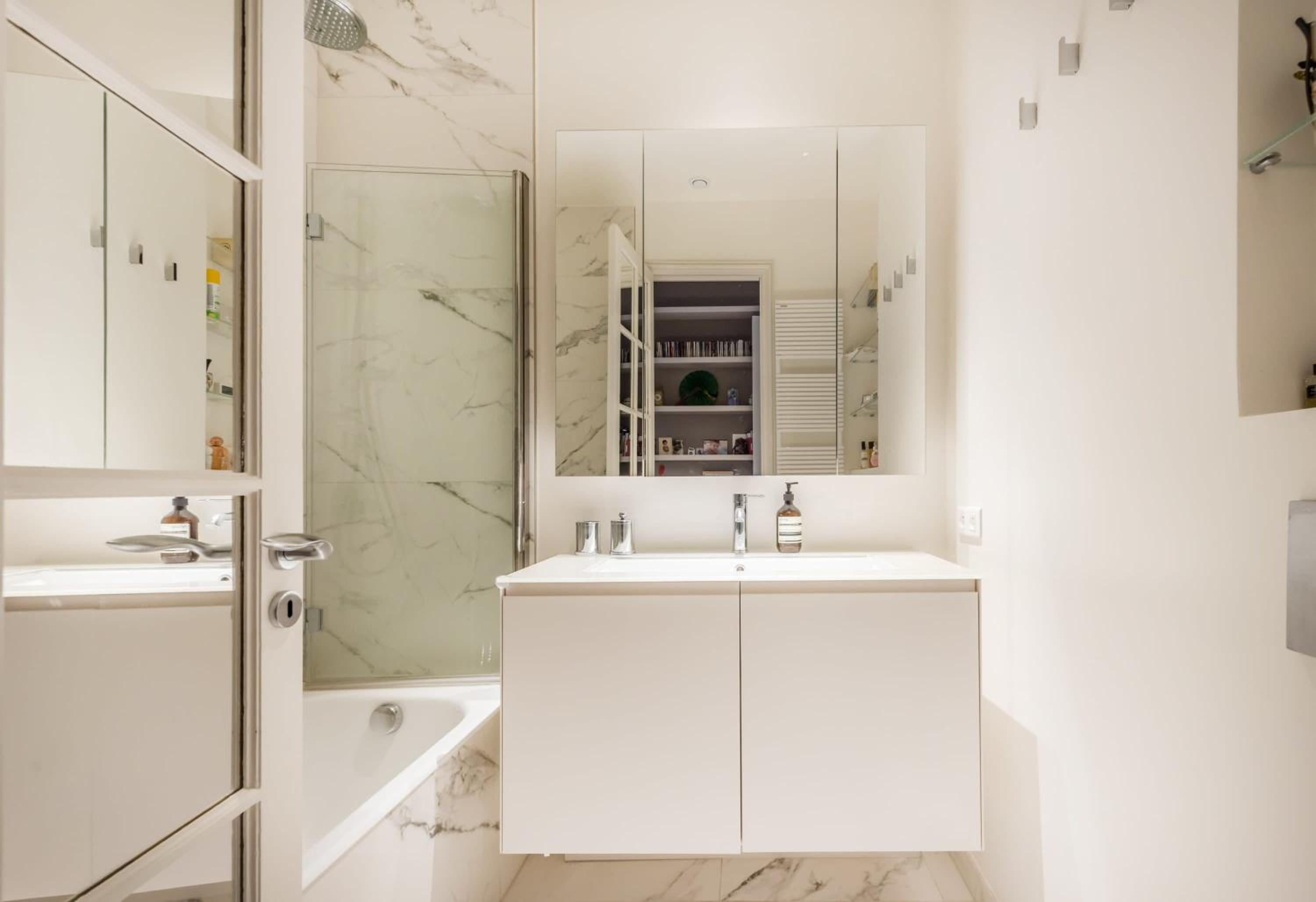 Four Saint Germain - Elegant & Spacious 3 BDR Apartment in the Heart of Saint Germain