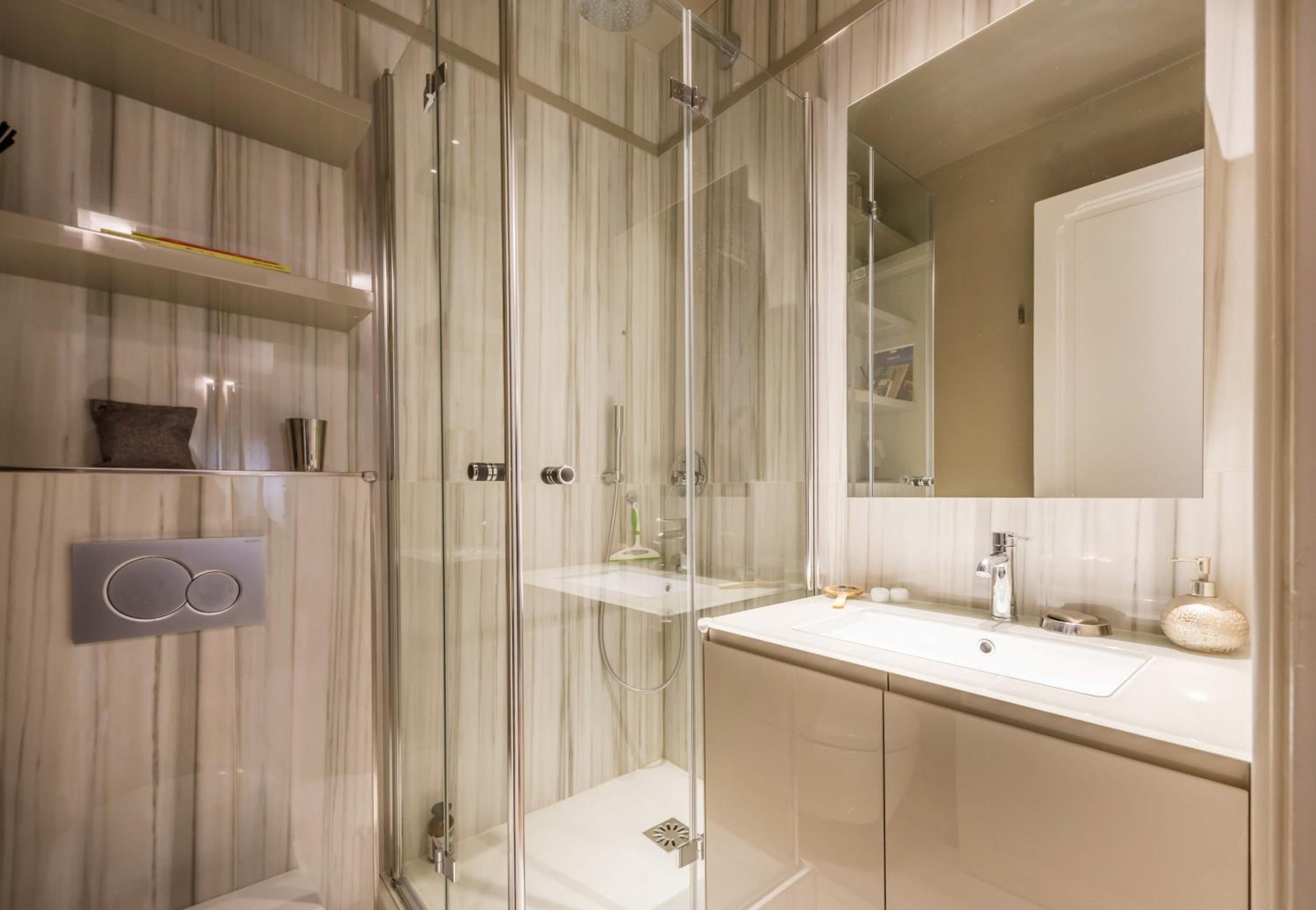 Four Saint Germain - Elegant & Spacious 3 BDR Apartment in the Heart of Saint Germain