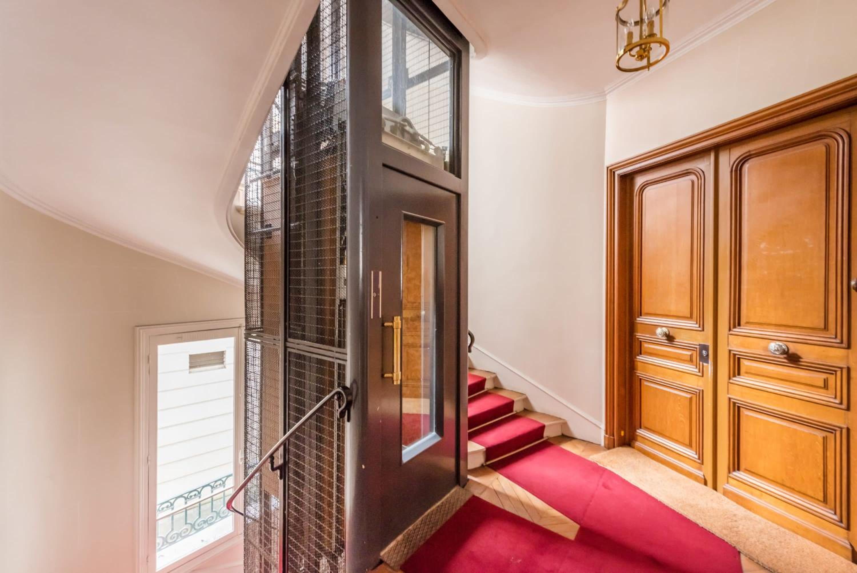 Four Saint Germain - Elegant & Spacious 3 BDR Apartment in the Heart of Saint Germain