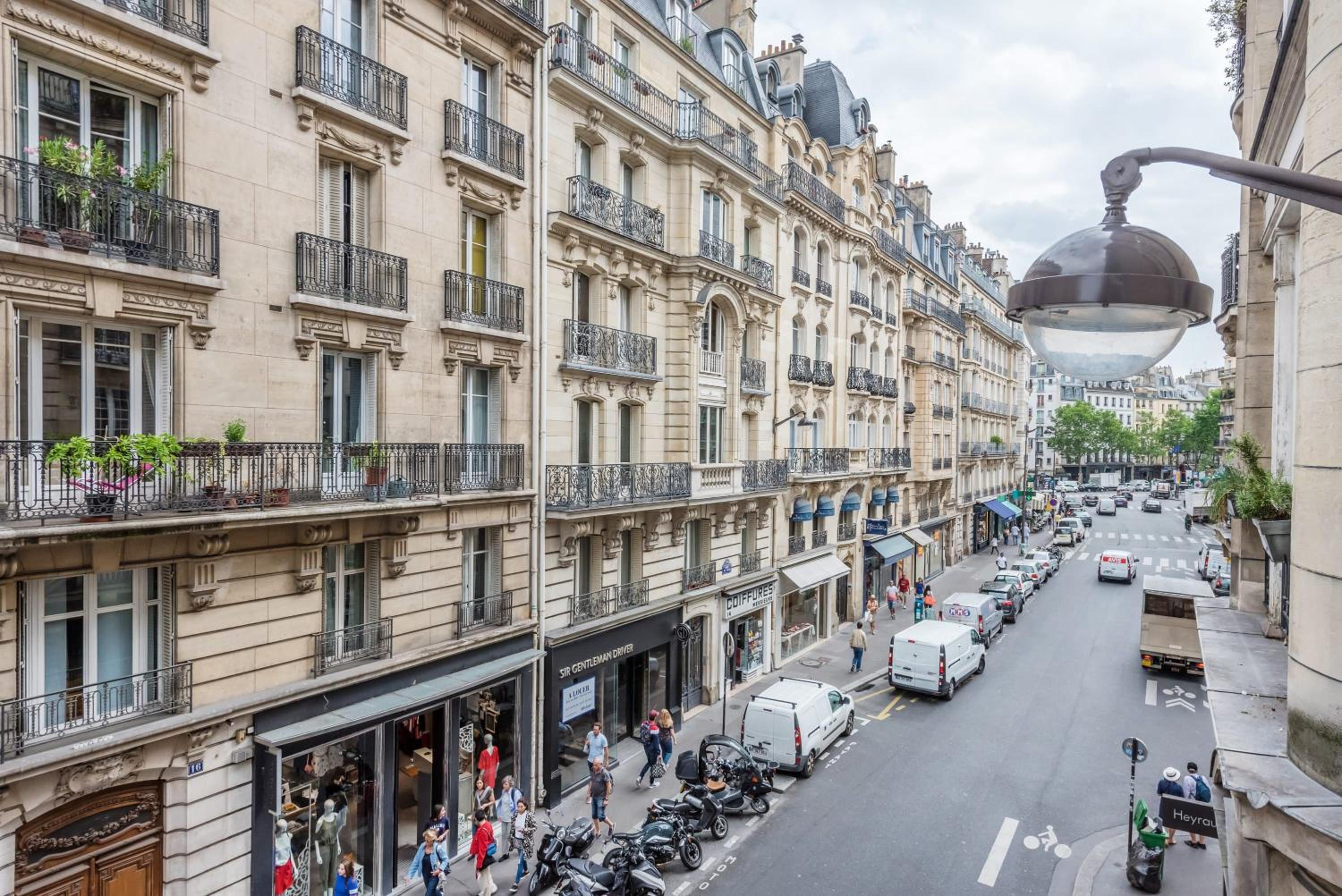 Four Saint Germain - Elegant & Spacious 3 BDR Apartment in the Heart of Saint Germain