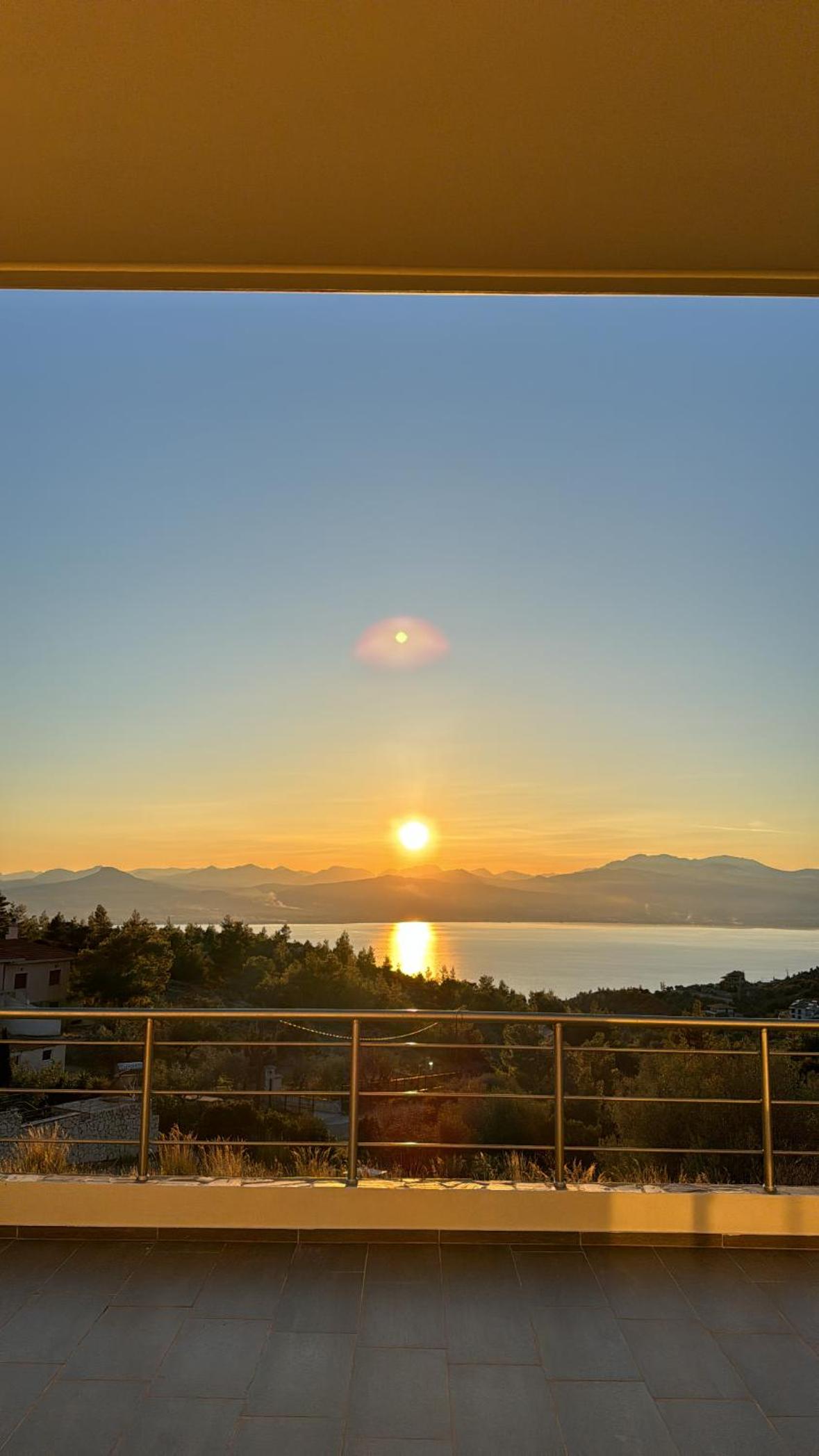 White Sand Loutraki Villa - Sea View