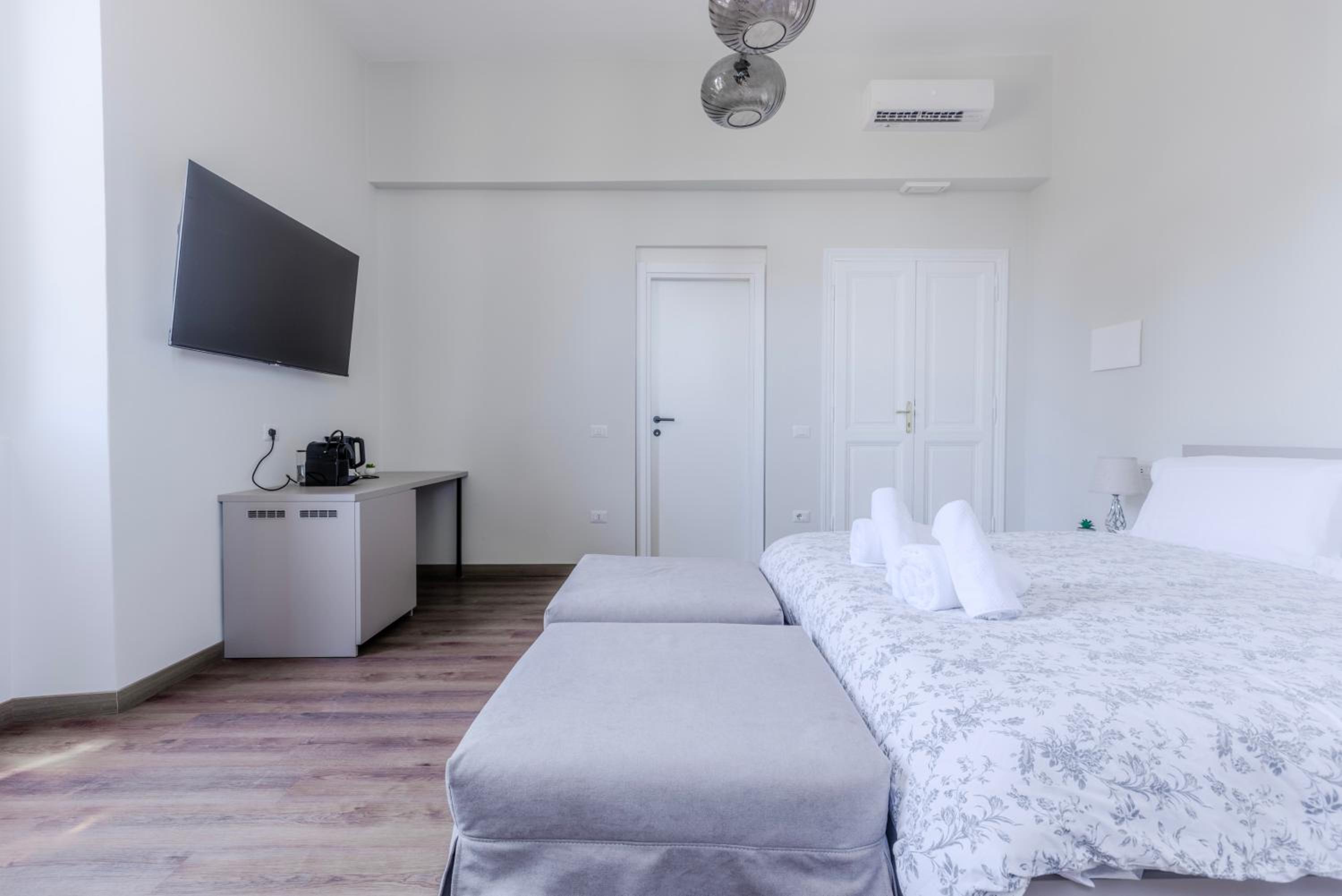 Vatican Pertusa Luxury Suites by Quinto Piano