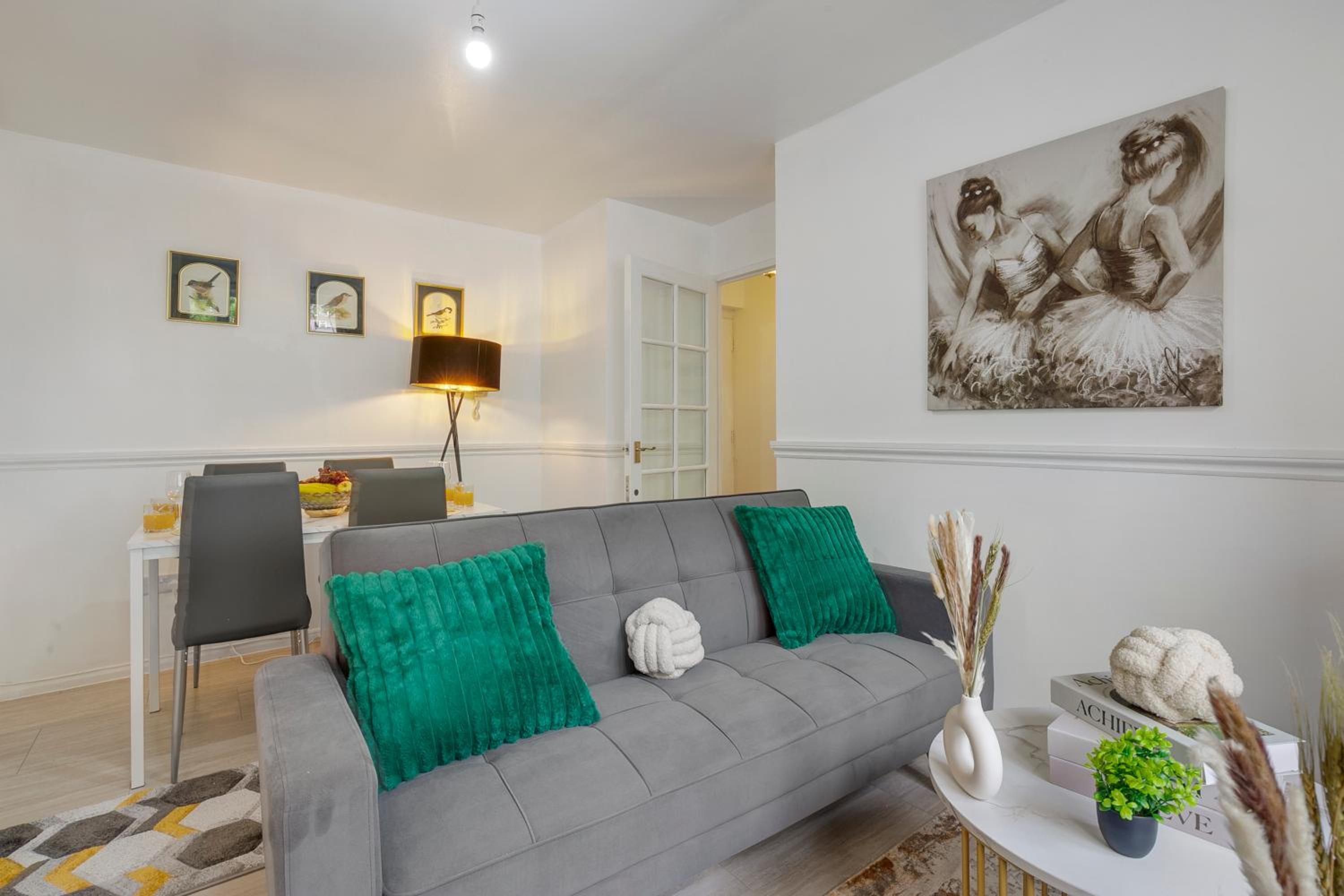 Cosy flat, 10 Mins to Central London & Tottenham stadium with Parking and WIFI