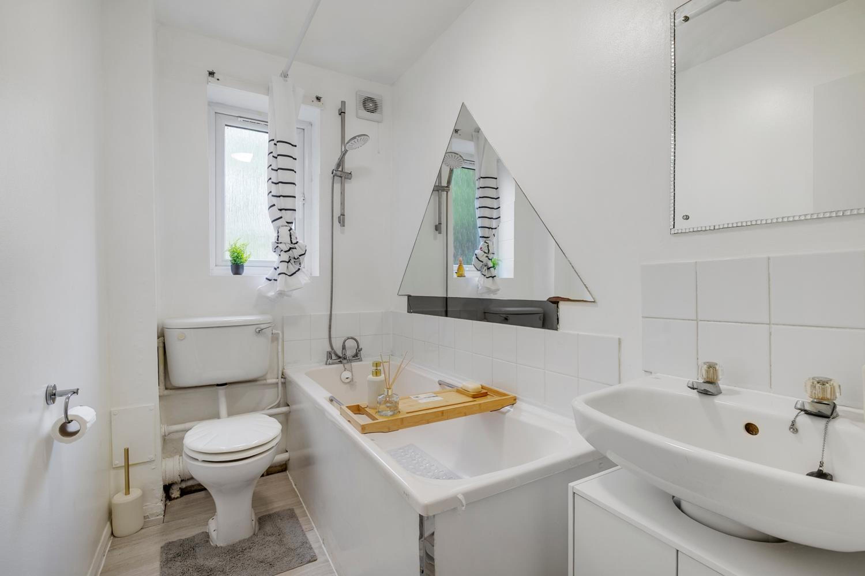 Cosy flat, 10 Mins to Central London & Tottenham stadium with Parking and WIFI