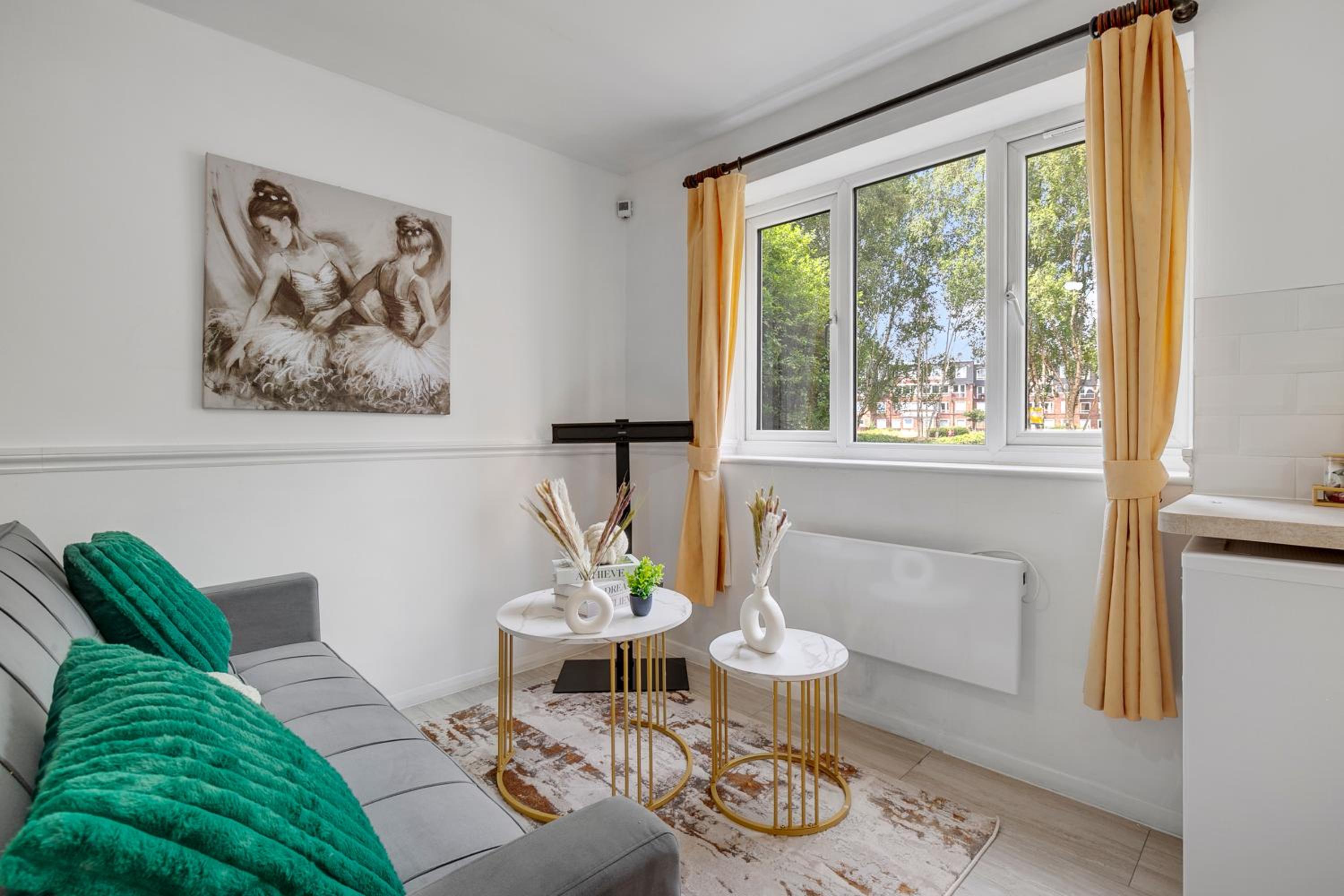 Cosy flat, 10 Mins to Central London & Tottenham stadium with Parking and WIFI