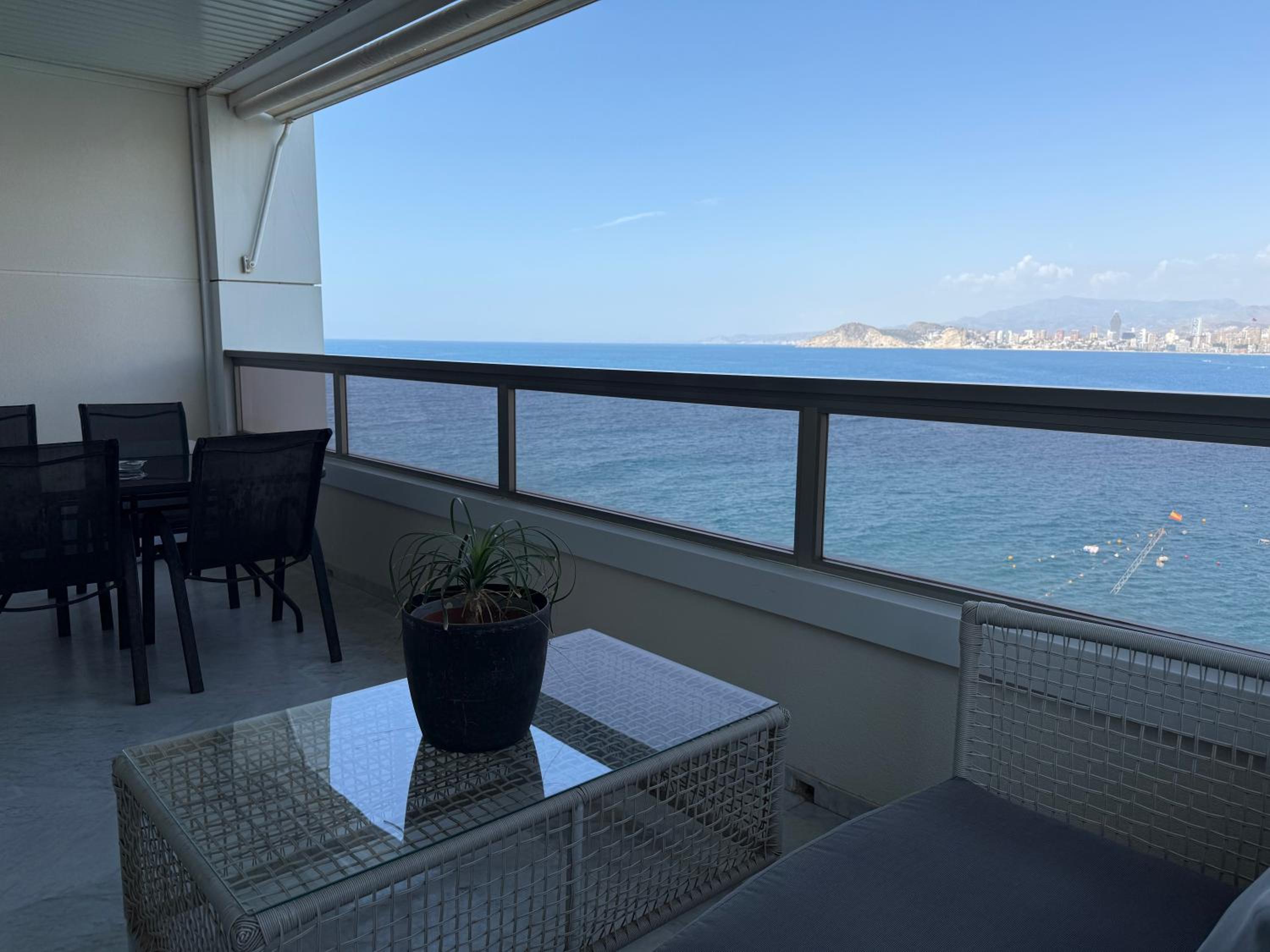 Excellent apartment in front of the sea!