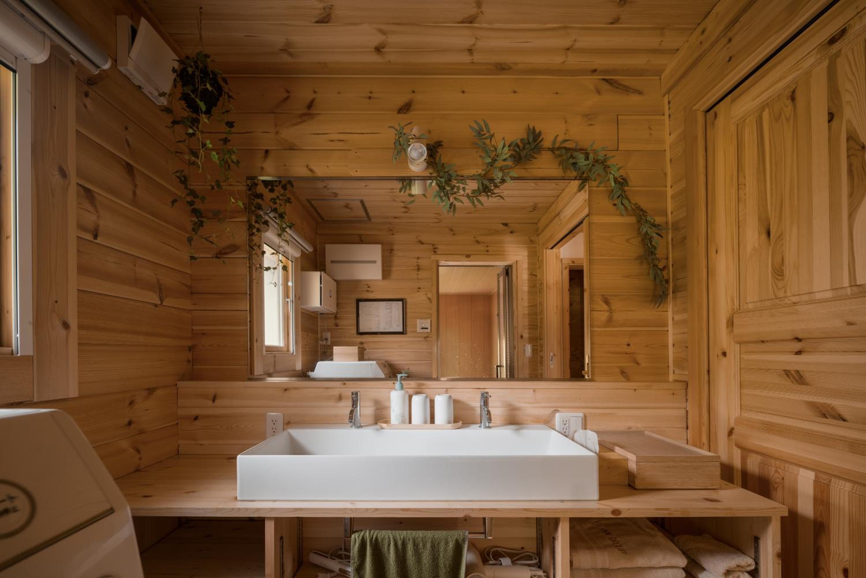 箱根芦之隠 Ashi Hakone Cabin Retreat