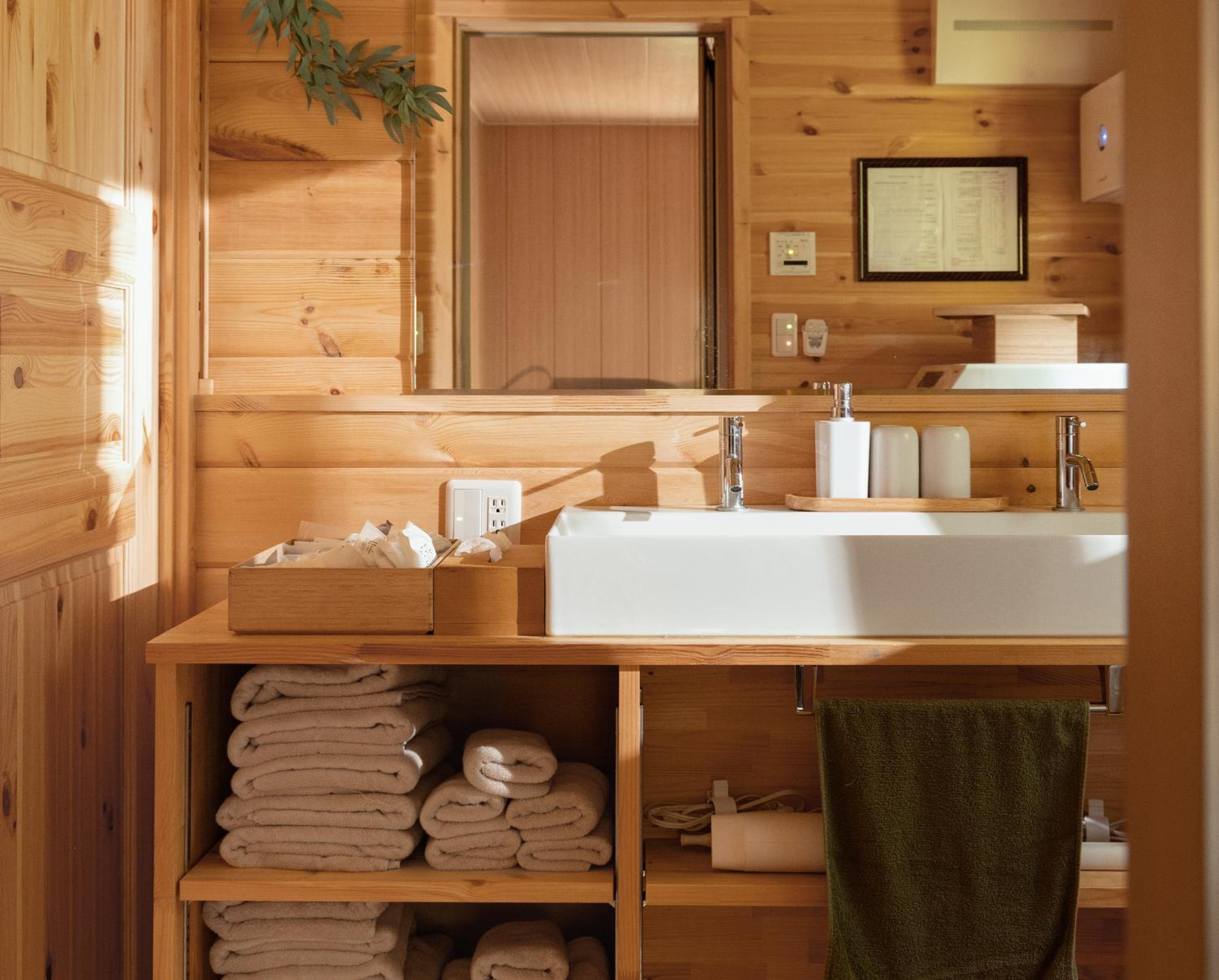 箱根芦之隠 Ashi Hakone Cabin Retreat