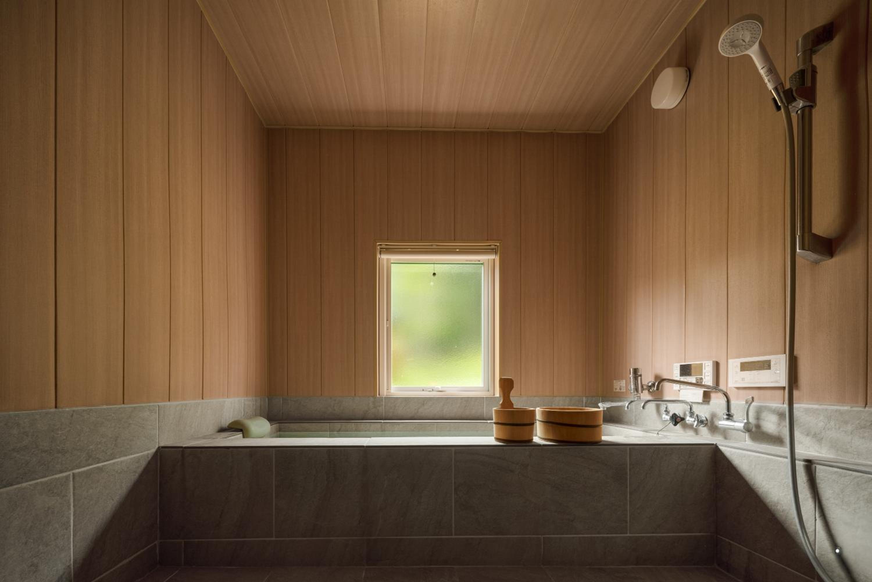 箱根芦之隠 Ashi Hakone Cabin Retreat