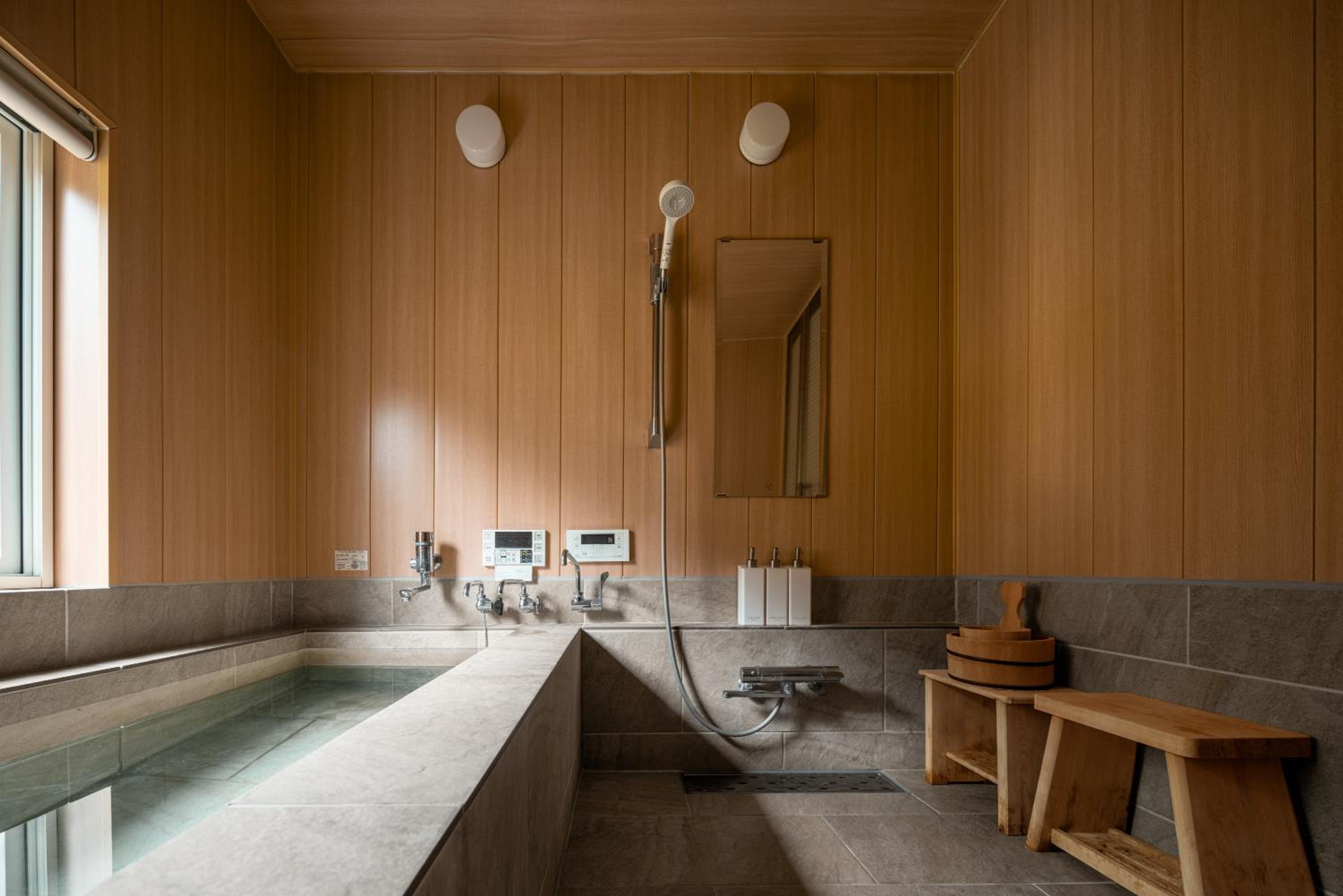 箱根芦之隠 Ashi Hakone Cabin Retreat