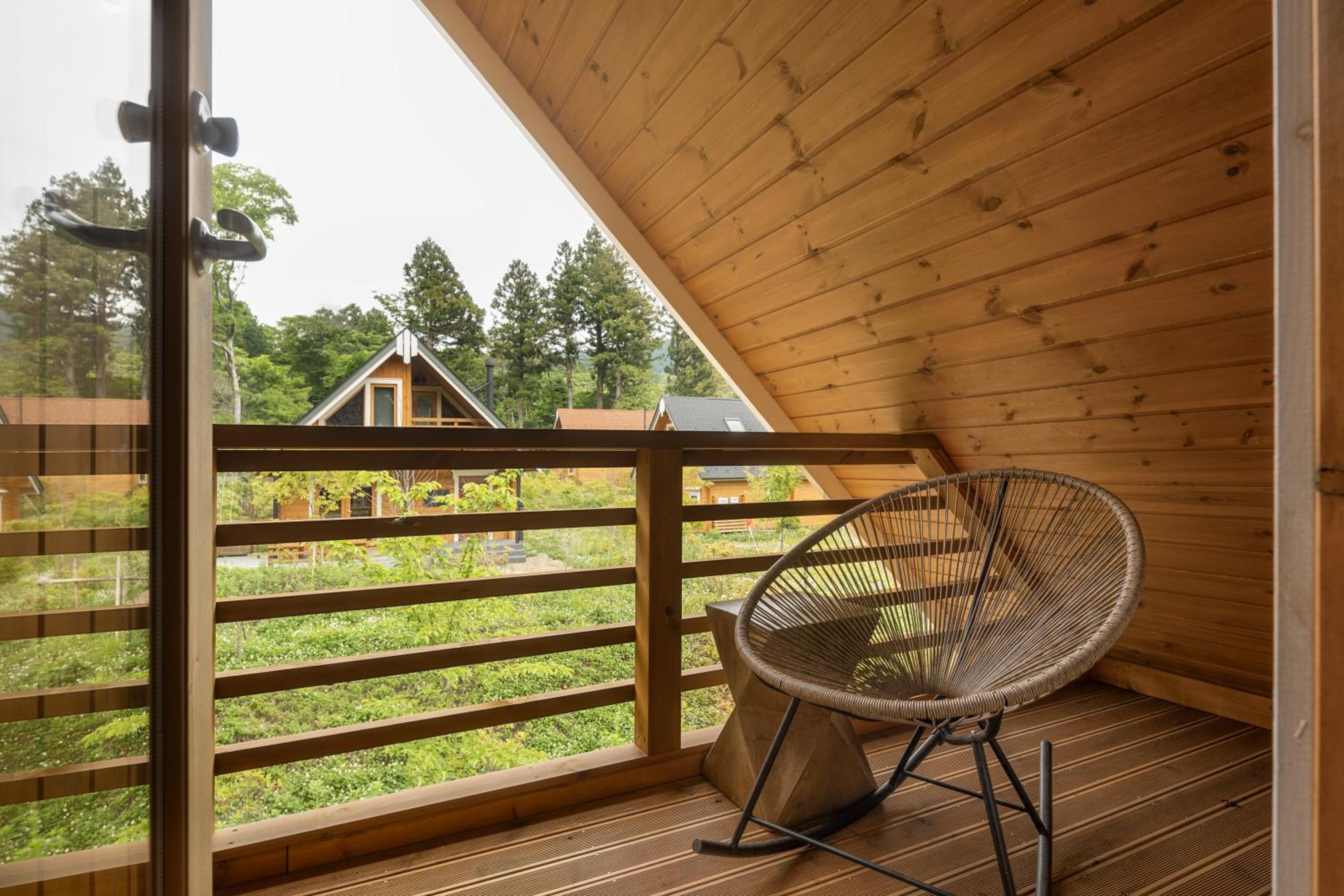 箱根芦之隠 Ashi Hakone Cabin Retreat