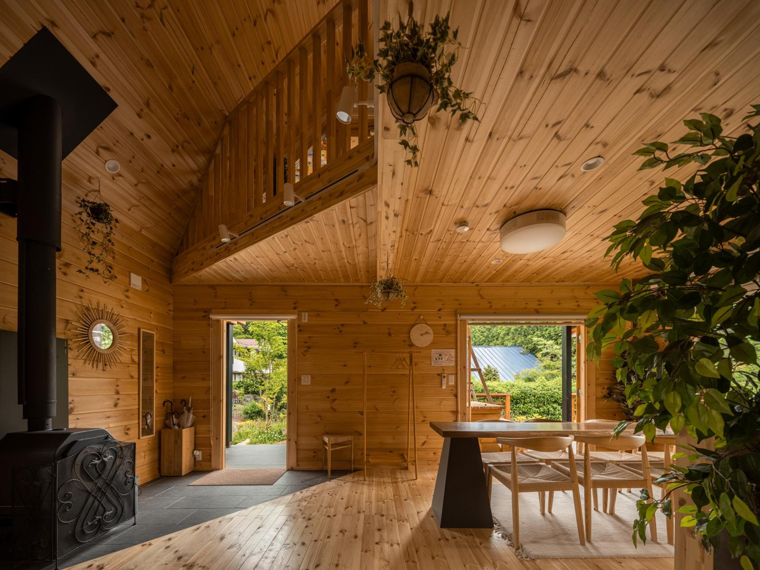 箱根芦之隠 Ashi Hakone Cabin Retreat