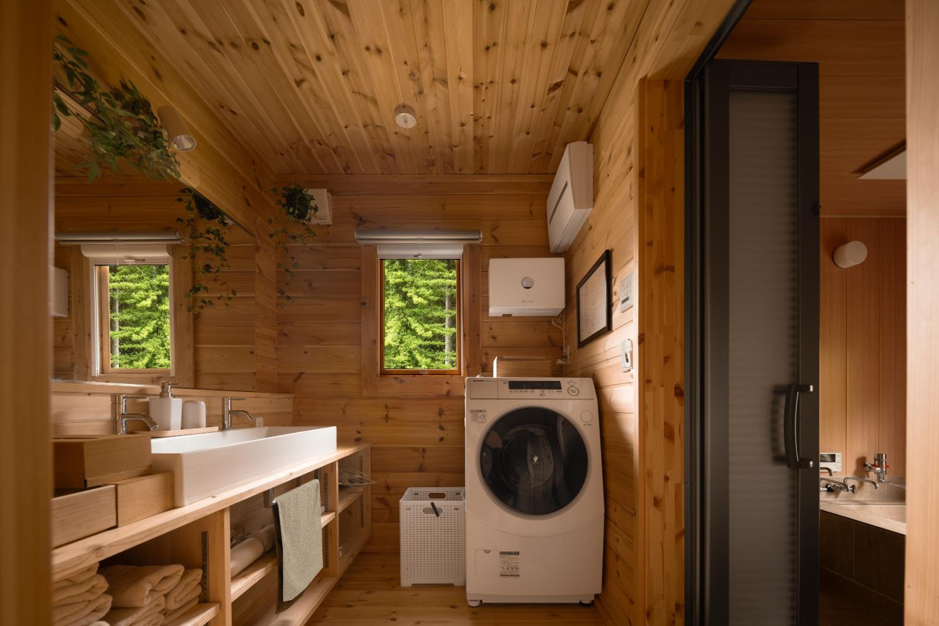 箱根芦之隠 Ashi Hakone Cabin Retreat