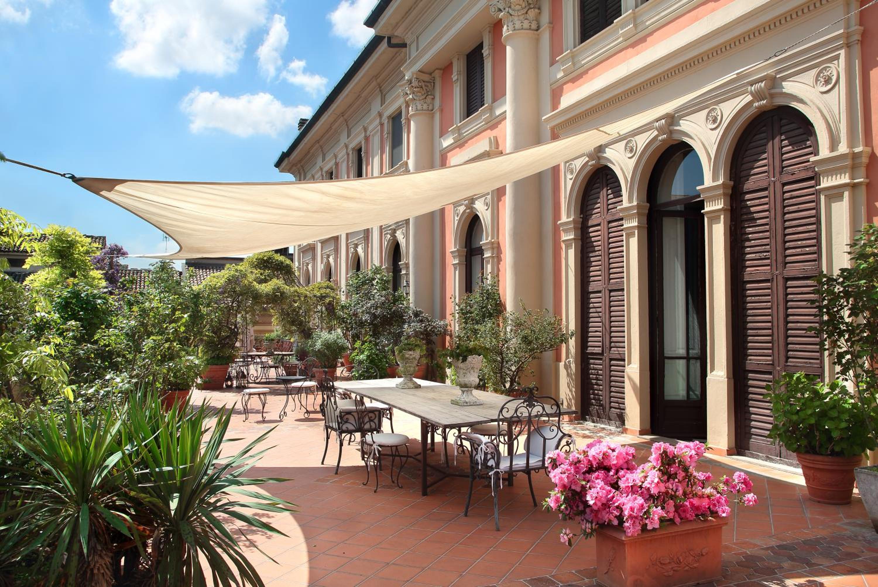 Arnaboldi Palace