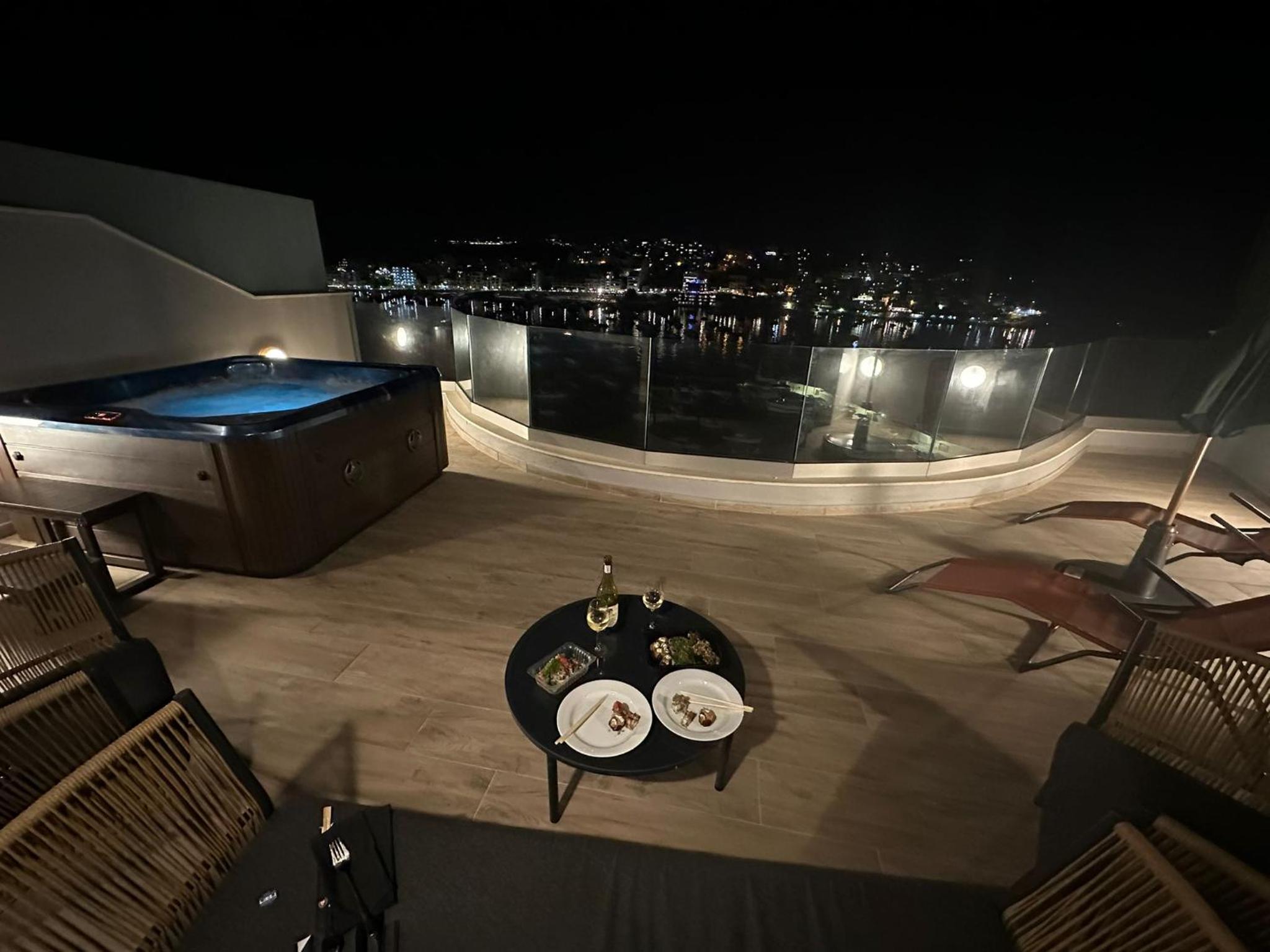 Seabreeze Apartments Penthouse by Homely Malta! photo 2