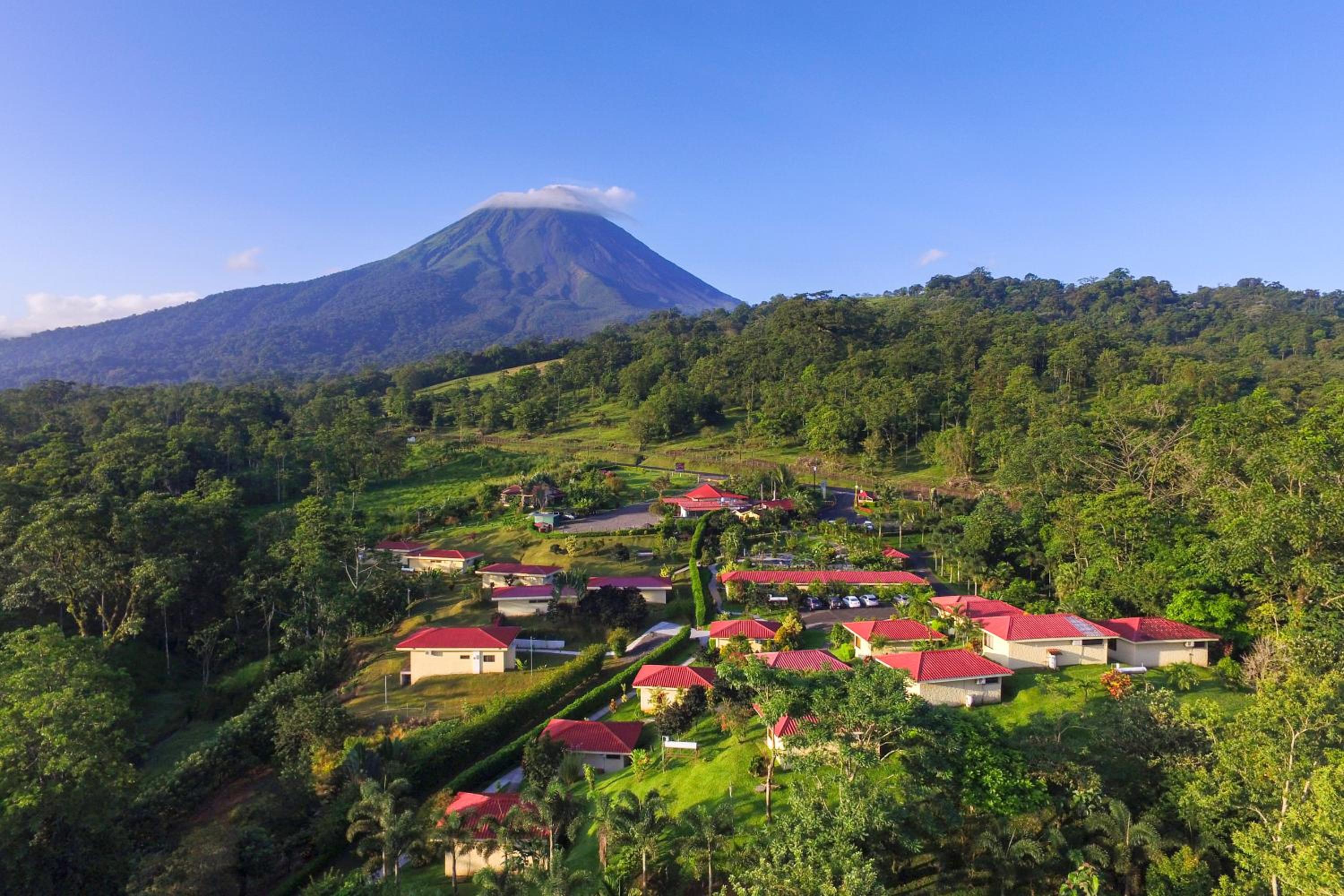 Hotel Arenal Volcano Inn - Image 1
