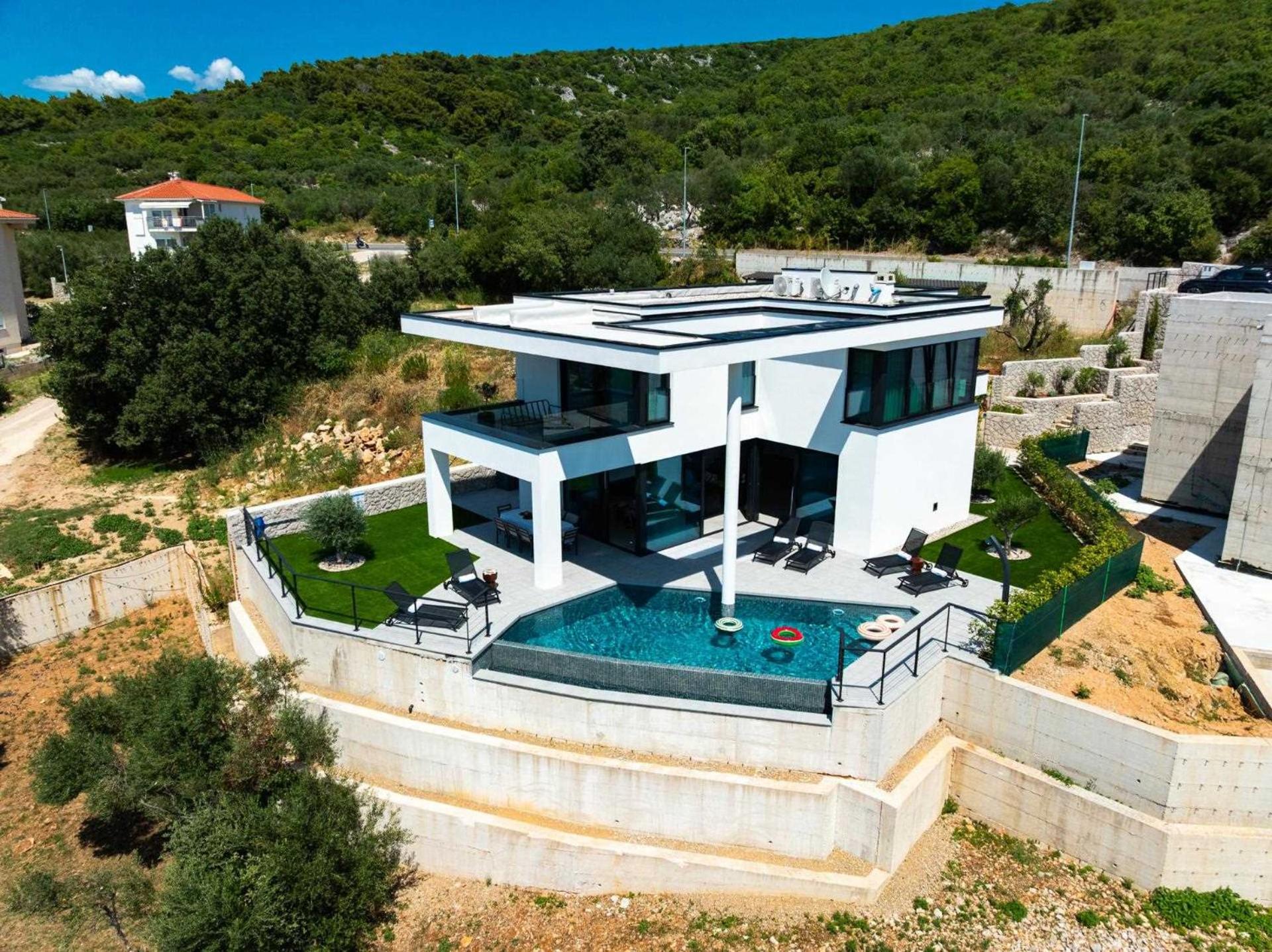 Luxury villa 45 with infinity pool