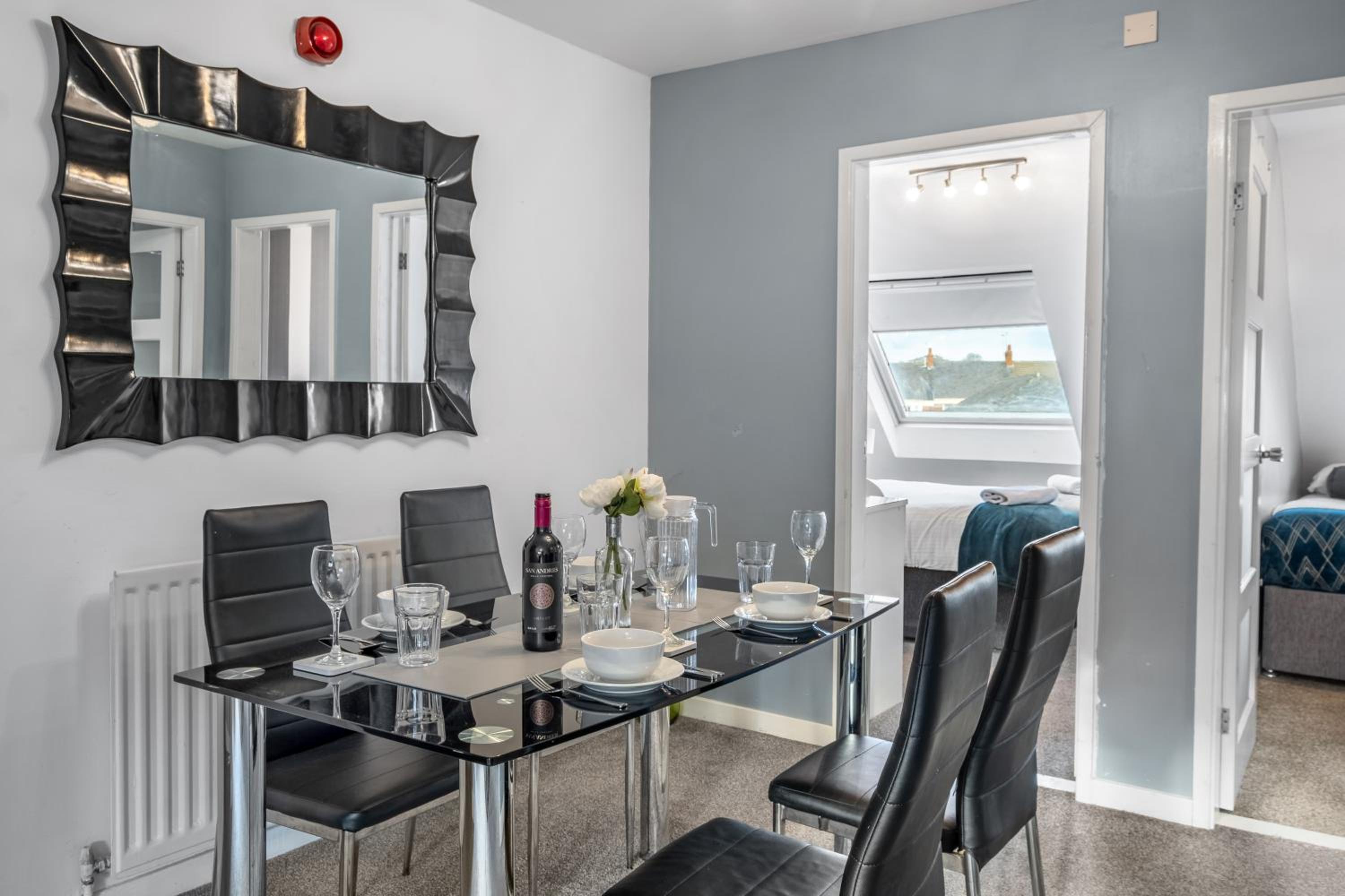 Modern Jesmond Apartment near City Centre with Parking
