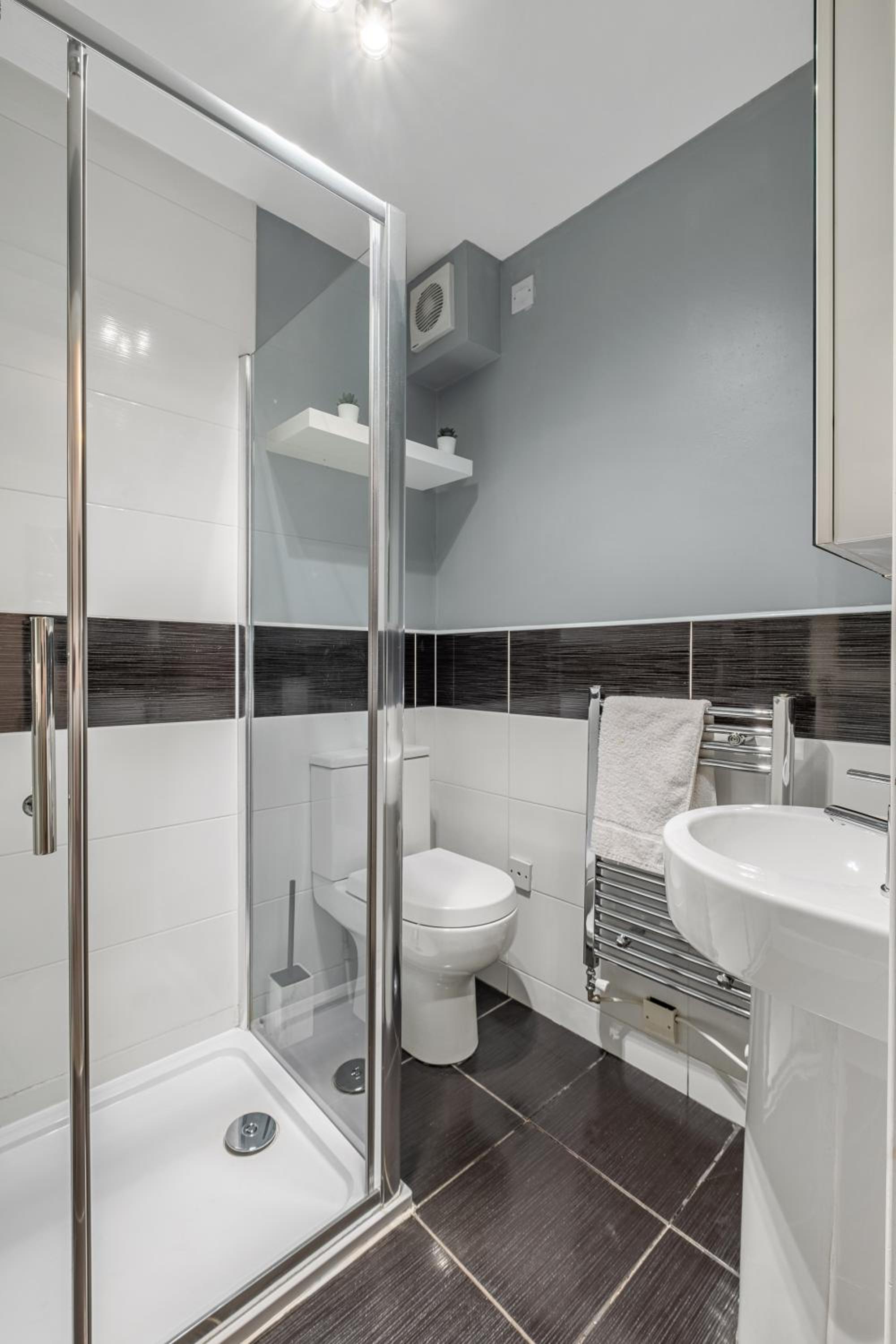 Modern Jesmond Apartment near City Centre with Parking