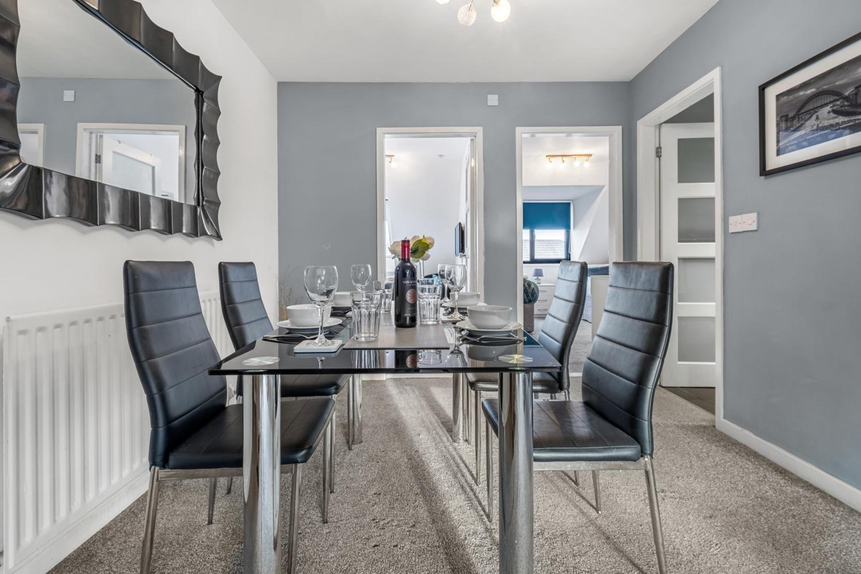 Modern Jesmond Apartment near City Centre with Parking