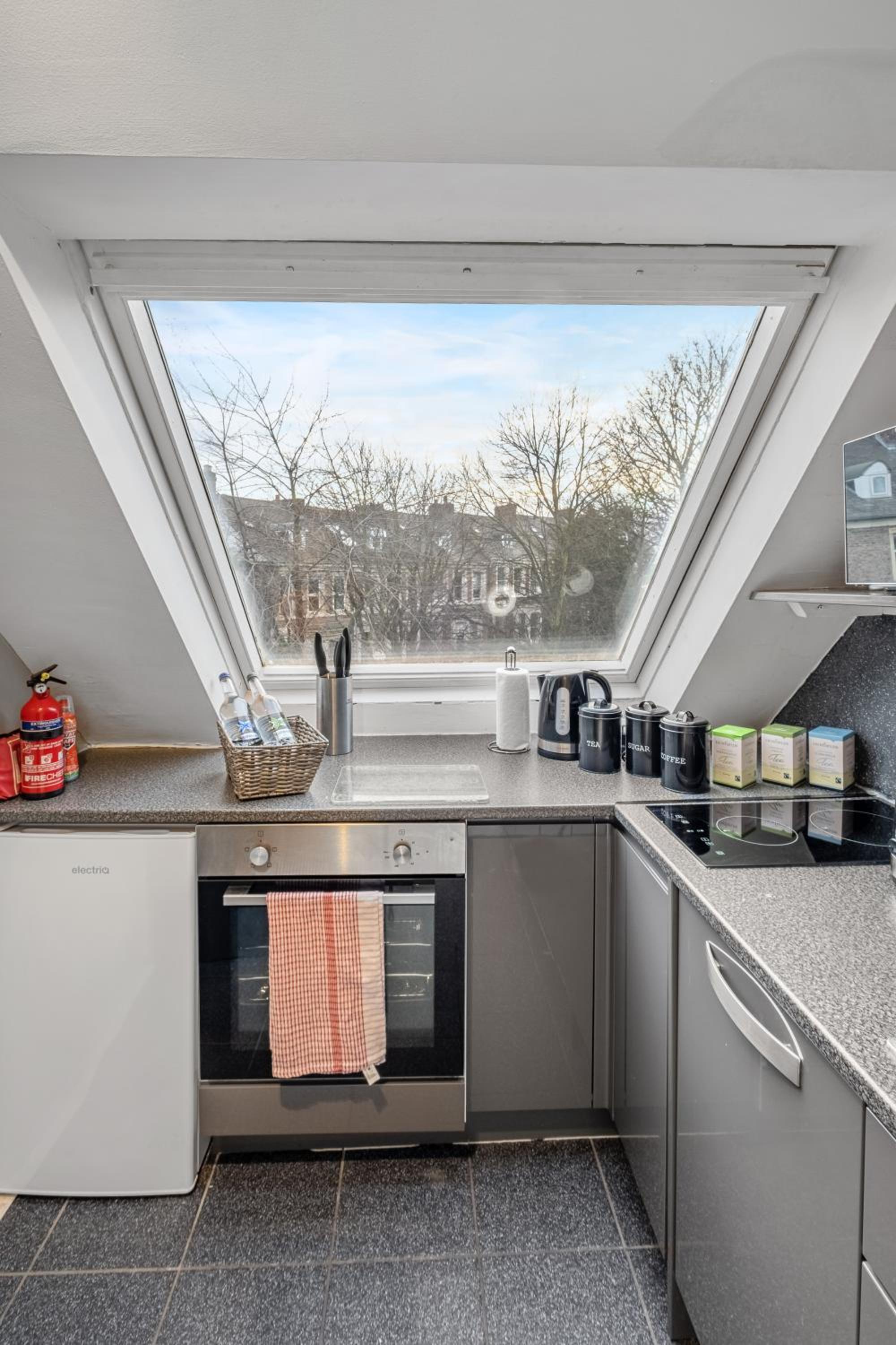 Modern Jesmond Apartment near City Centre with Parking