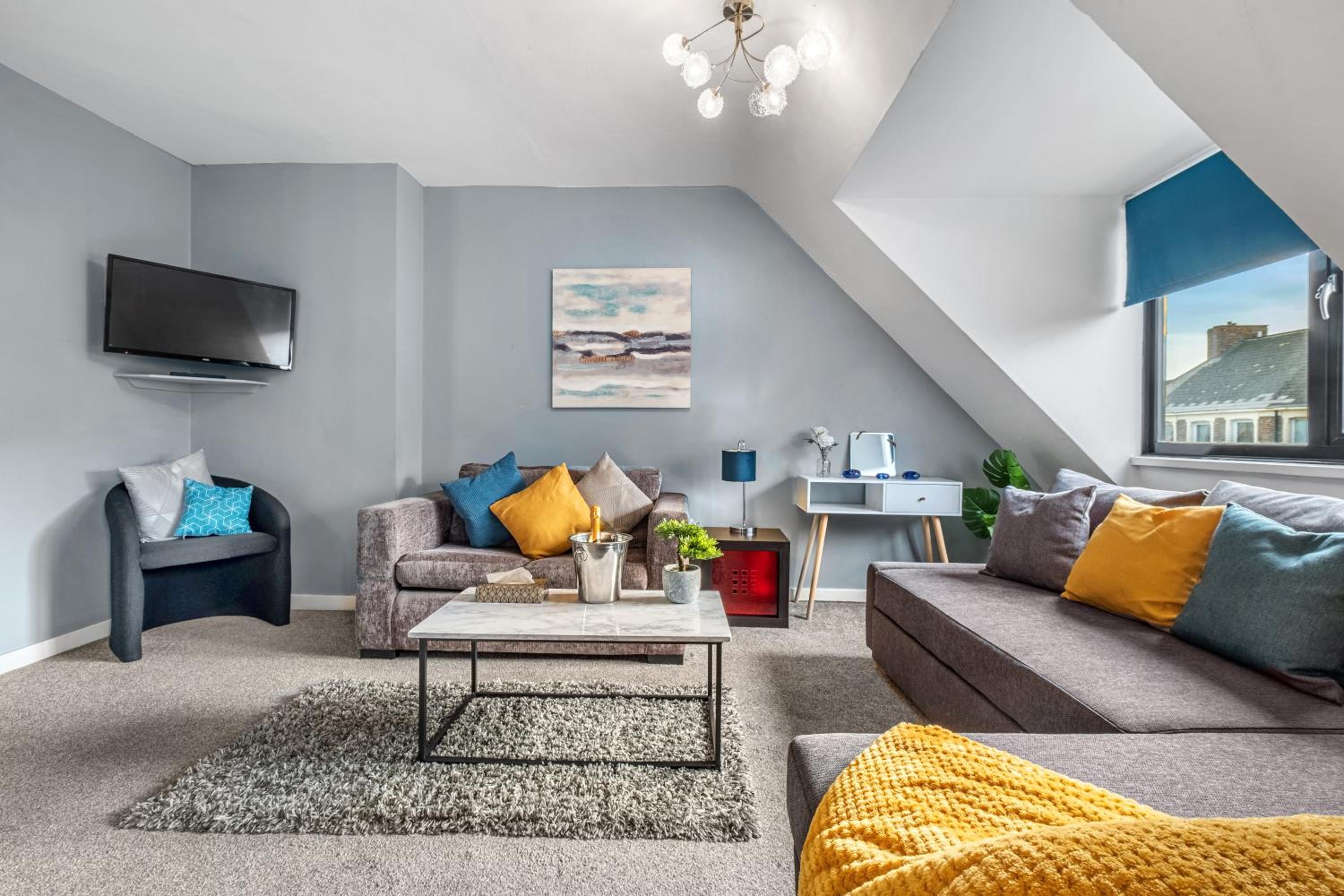 Modern Jesmond Apartment near City Centre with Parking