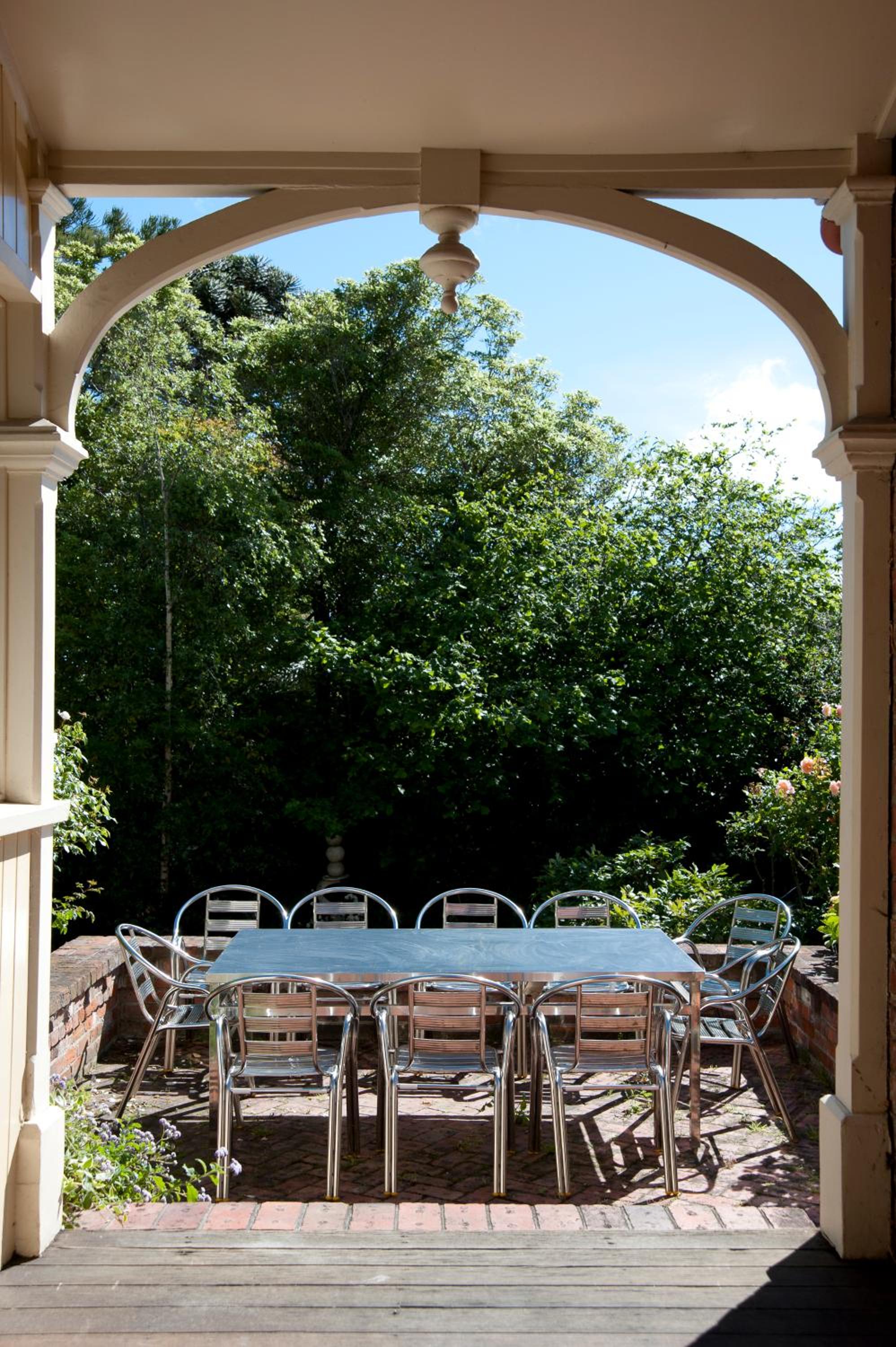Lowena Cafe and Accommodation