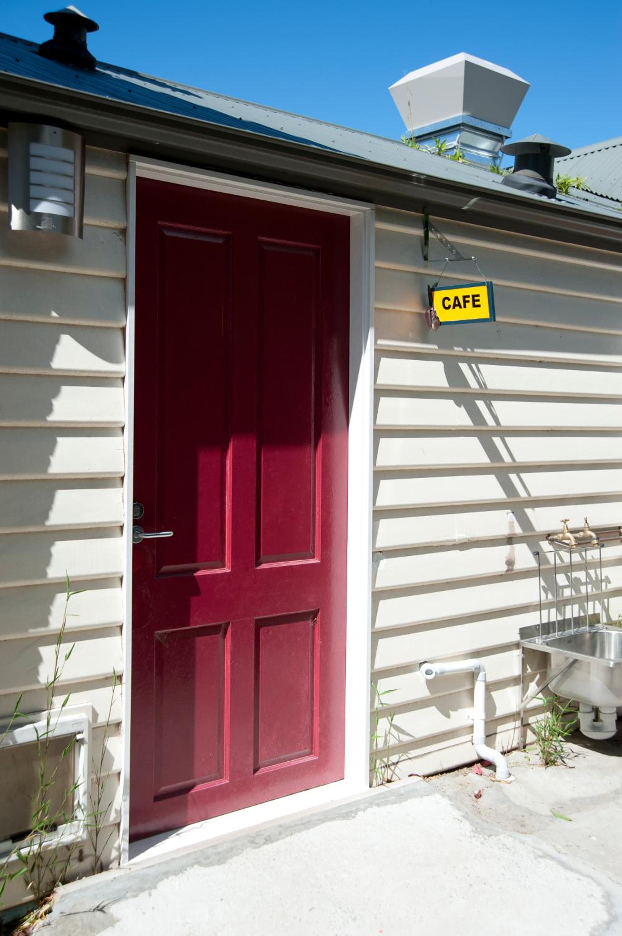 Lowena Cafe and Accommodation