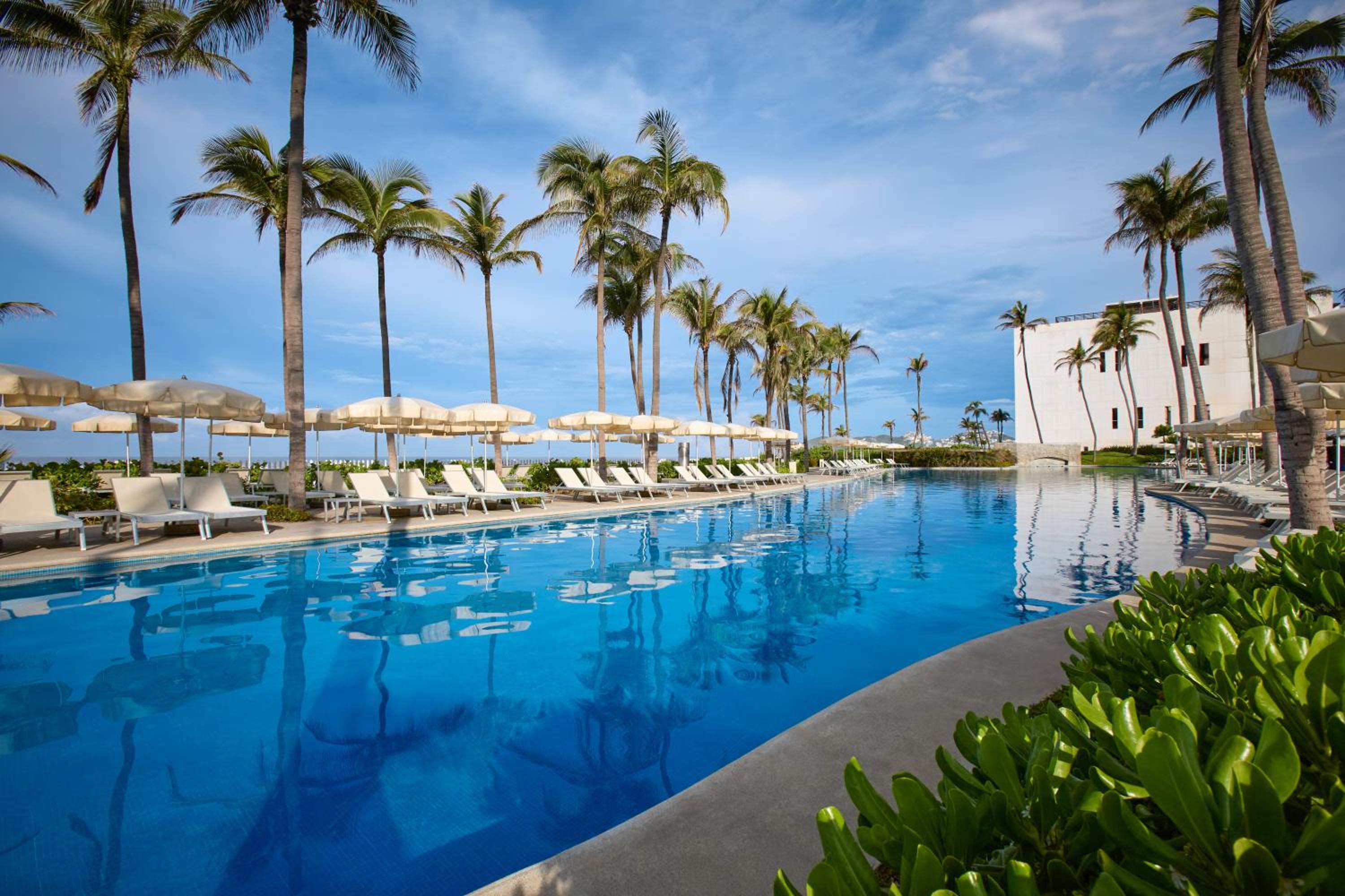 Grand Ocean Breeze Acapulco