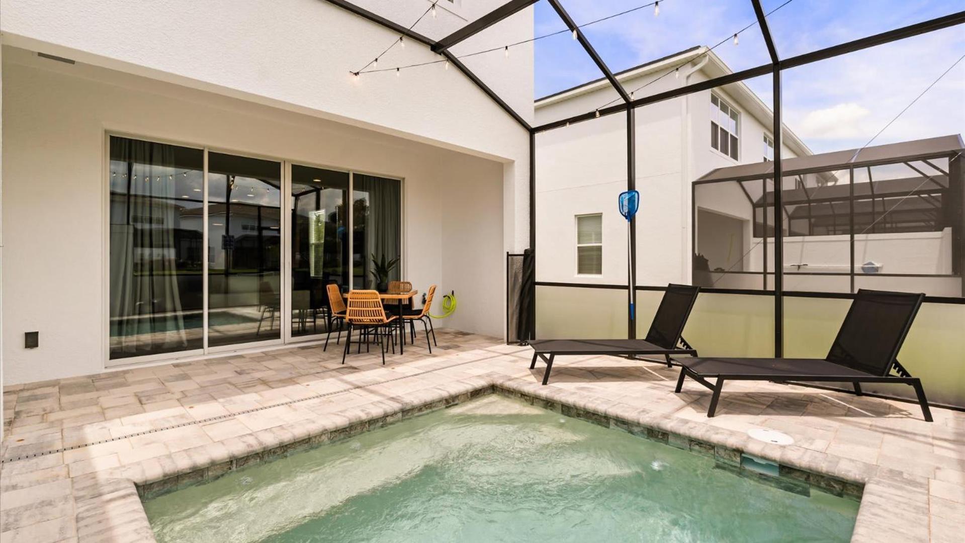 Contemporary 4BR Townhome with Pool & Themed Rooms