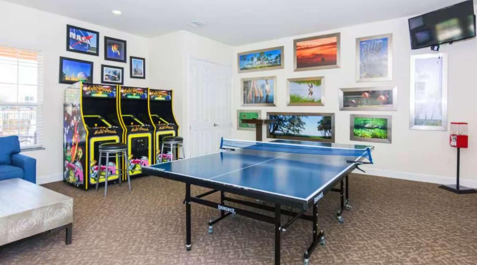 Contemporary 4BR Townhome with Pool & Themed Rooms