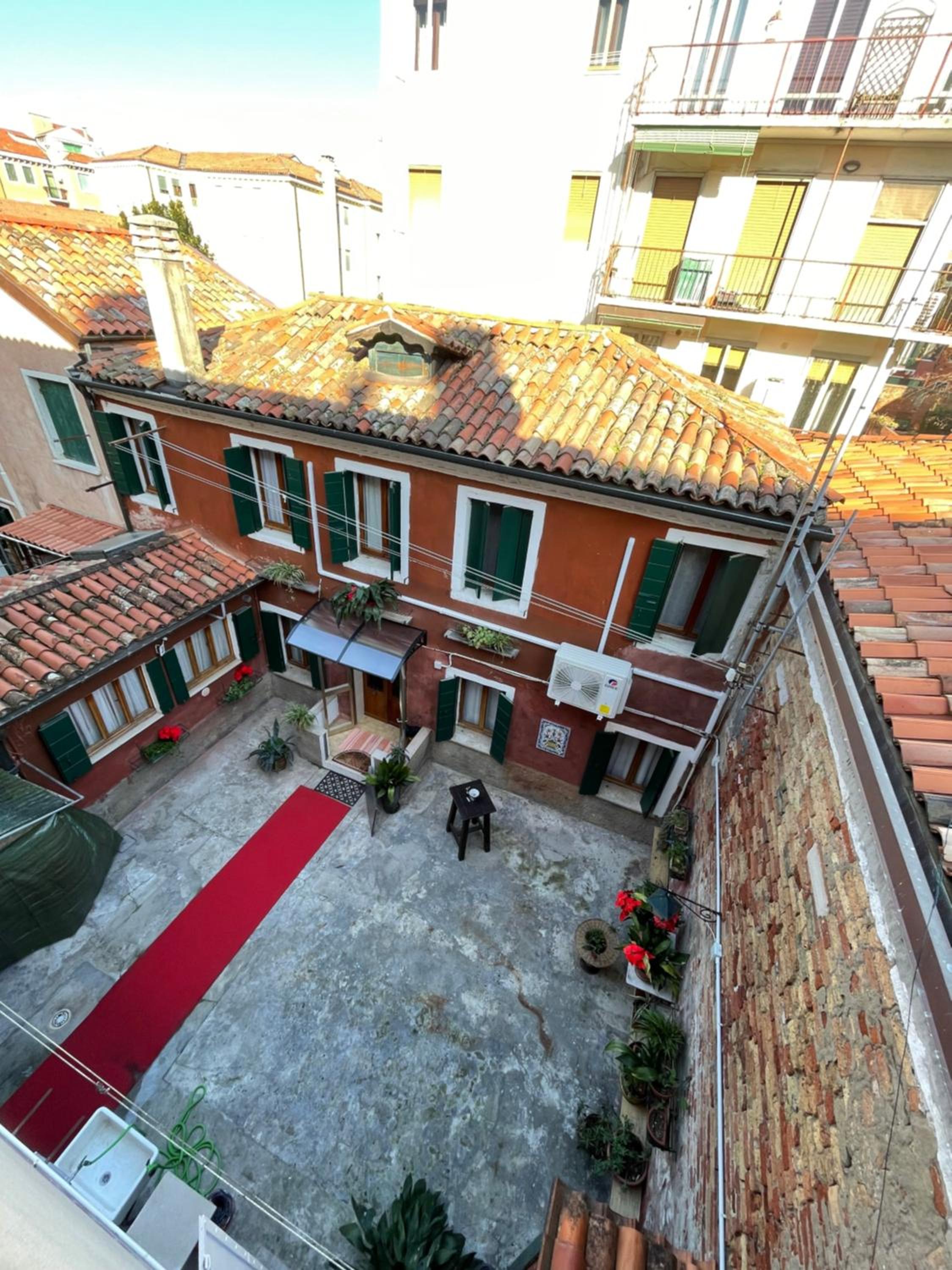 Something else in Venice Kingsclass