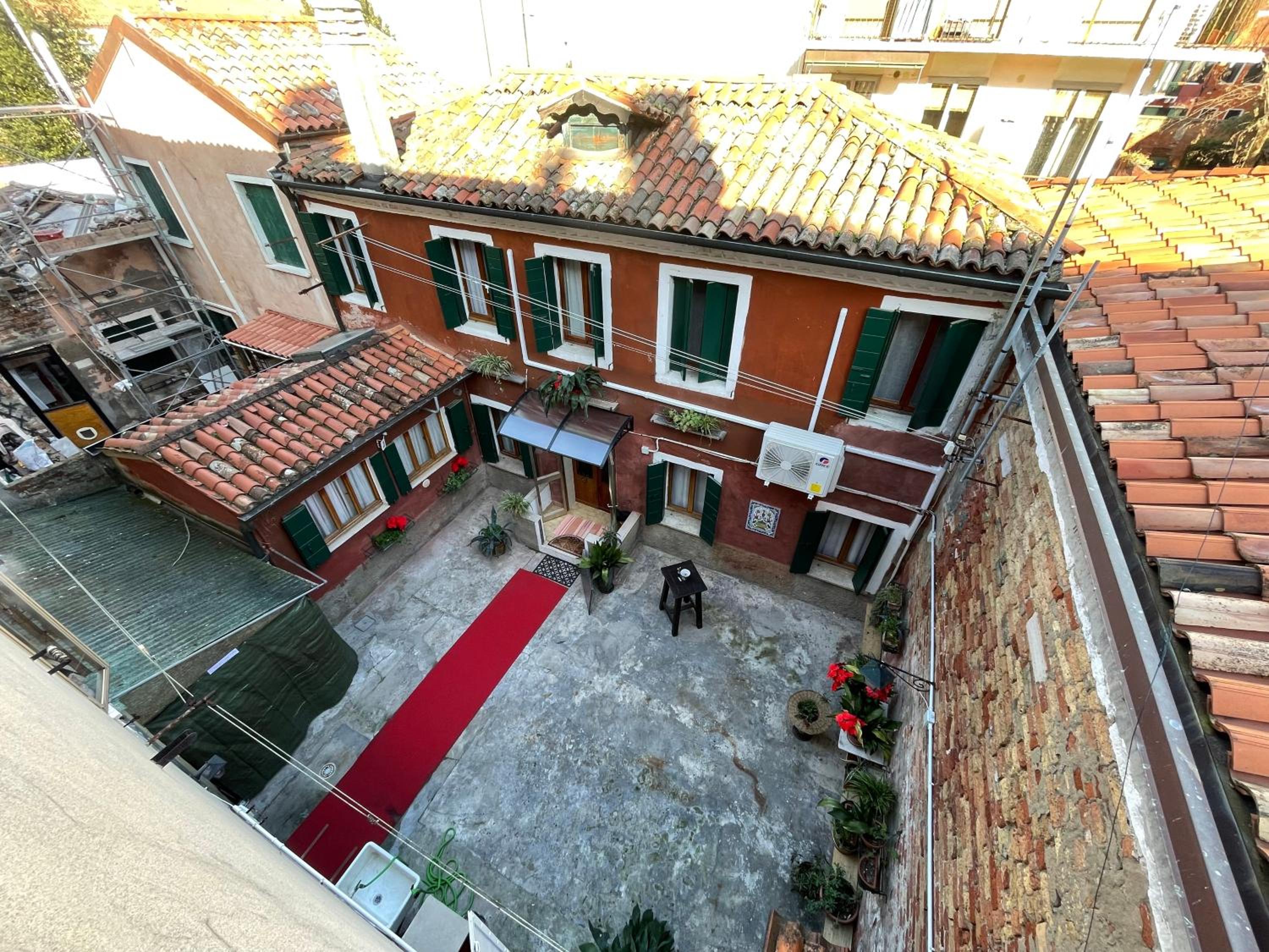 Something else in Venice Kingsclass