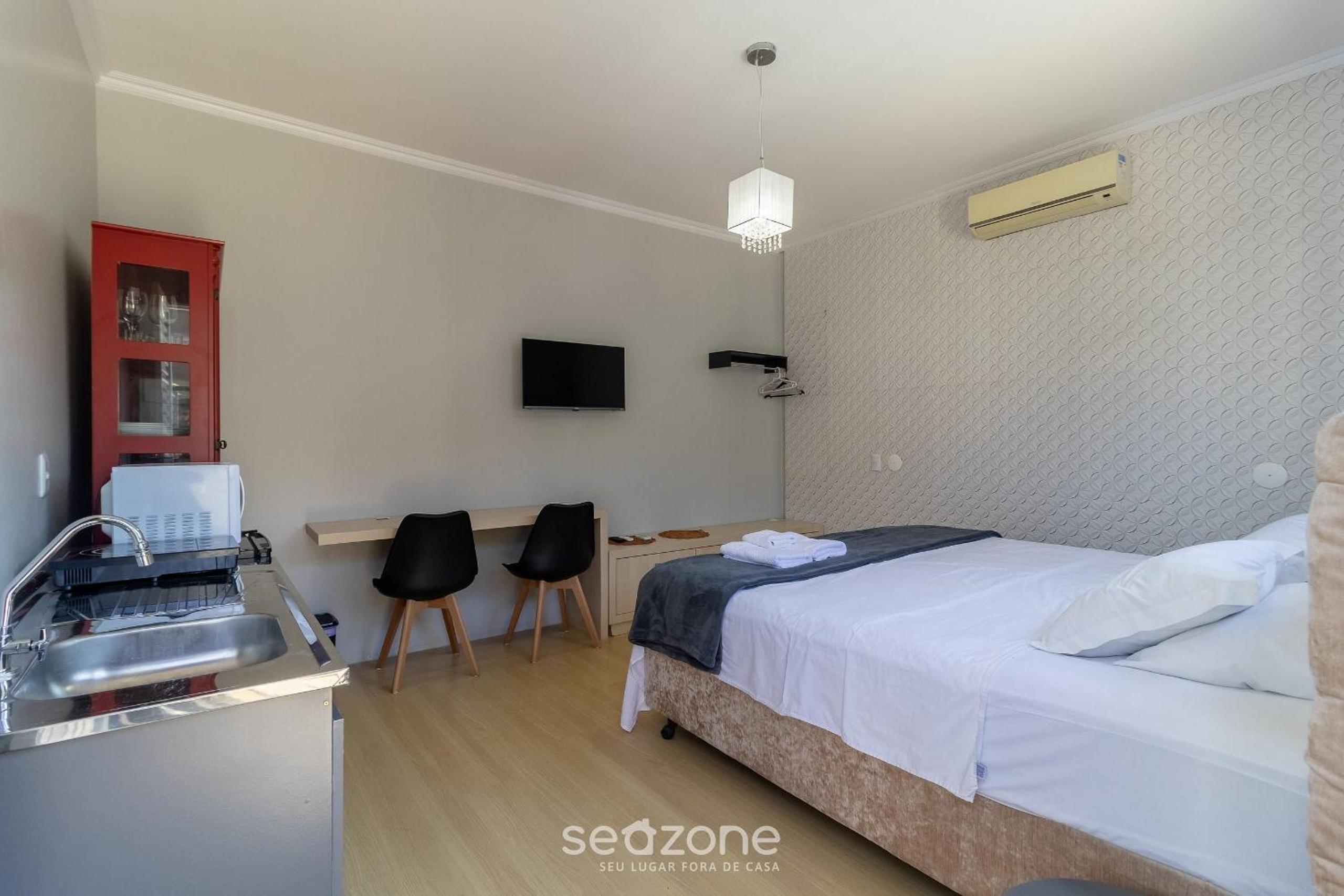 Modern Studio in Condominium with Pool in Floripa - ASK