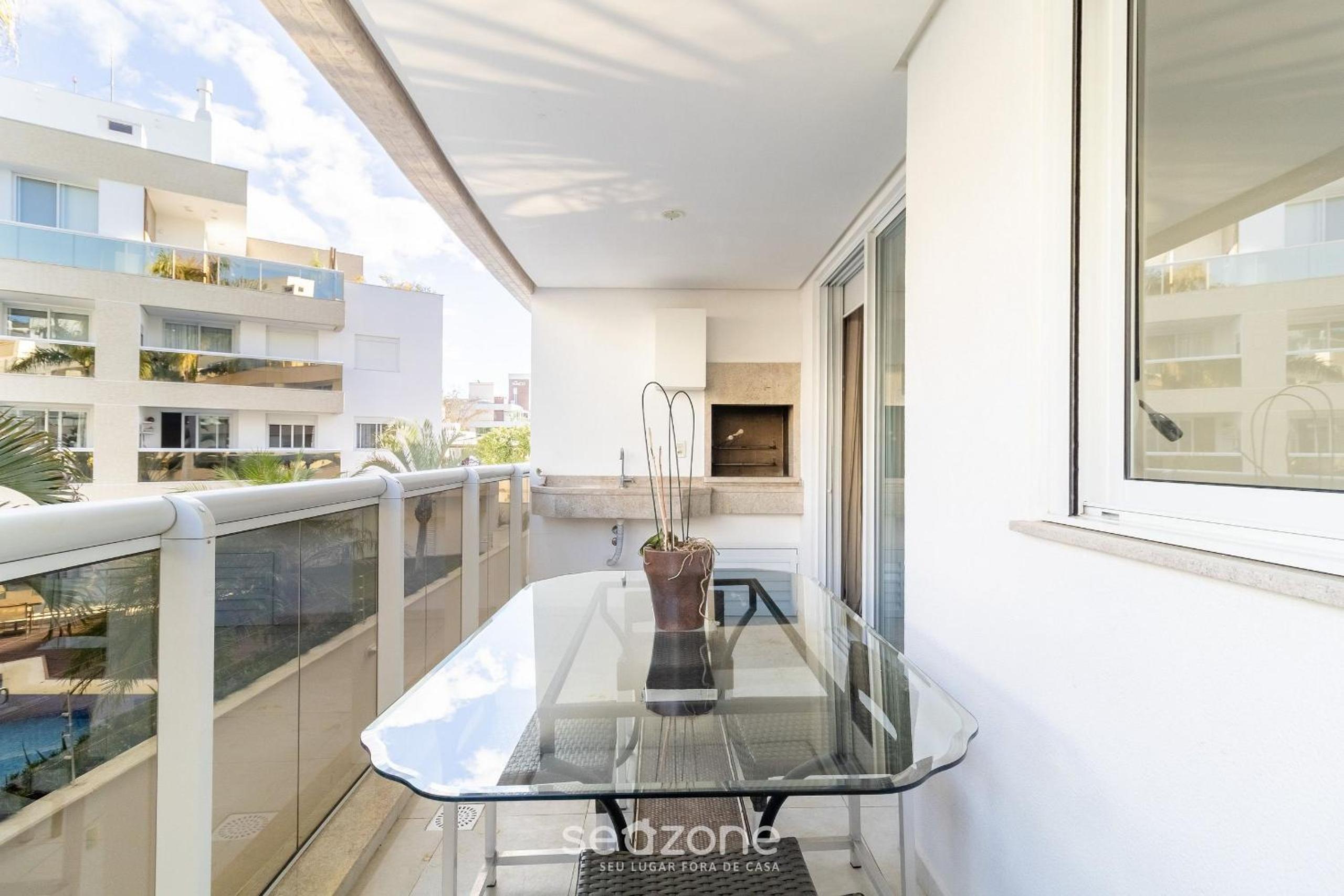 Apart w/ barbecue in condominium with pool BRI0102