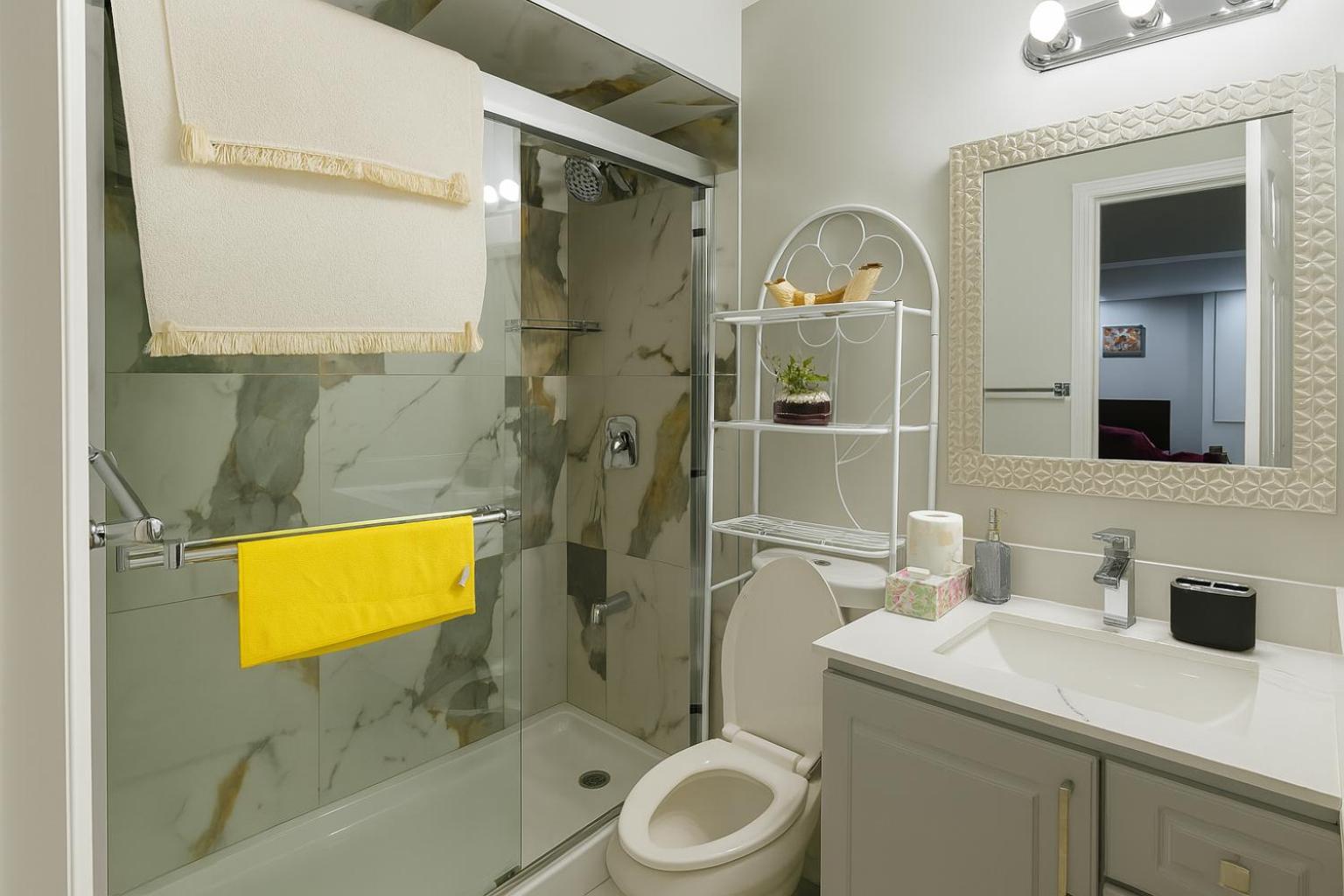 Newly Renovated 3BR Orangeville Basement Suite with Private Access, 10 Min Walk to Headwaters Hospital, 5 Min Drive to Mount Alverno! Ideal for Medical Sta