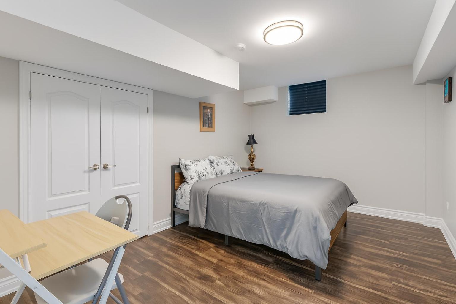 Newly Renovated 3BR Orangeville Basement Suite with Private Access, 10 Min Walk to Headwaters Hospital, 5 Min Drive to Mount Alverno! Ideal for Medical Sta