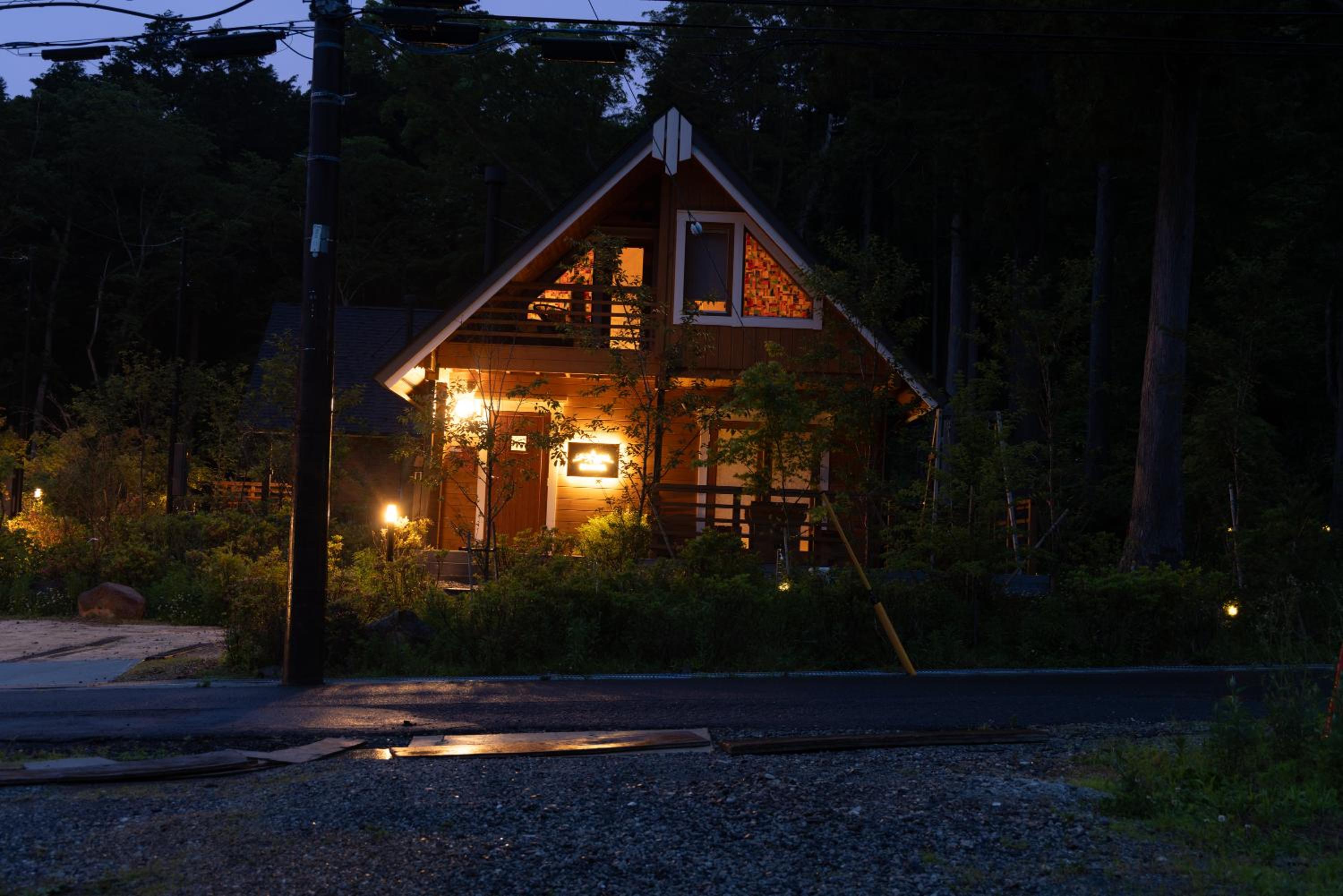 箱根芦之隠 Ashi Hakone Cabin Retreat