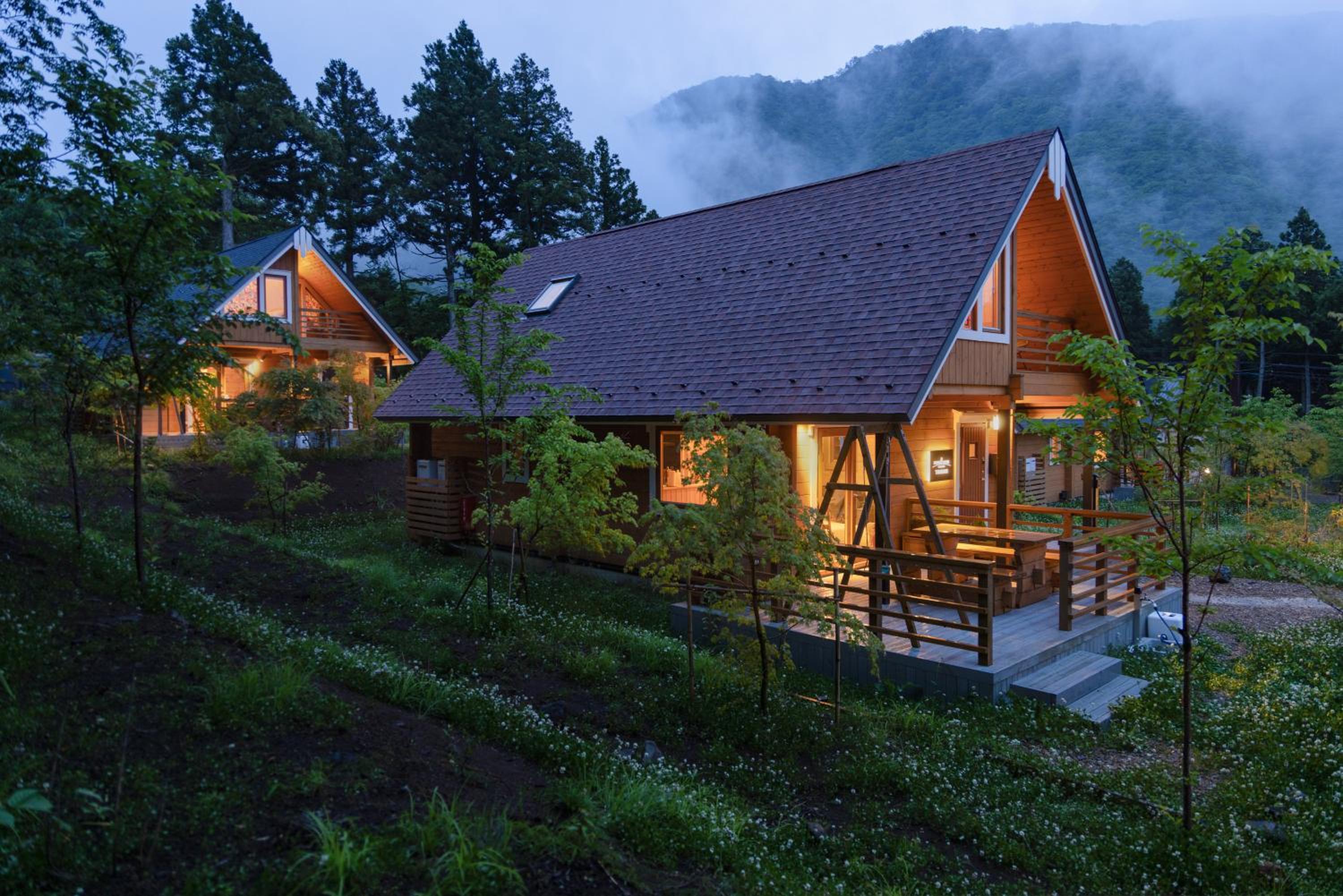 箱根芦之隠 Ashi Hakone Cabin Retreat
