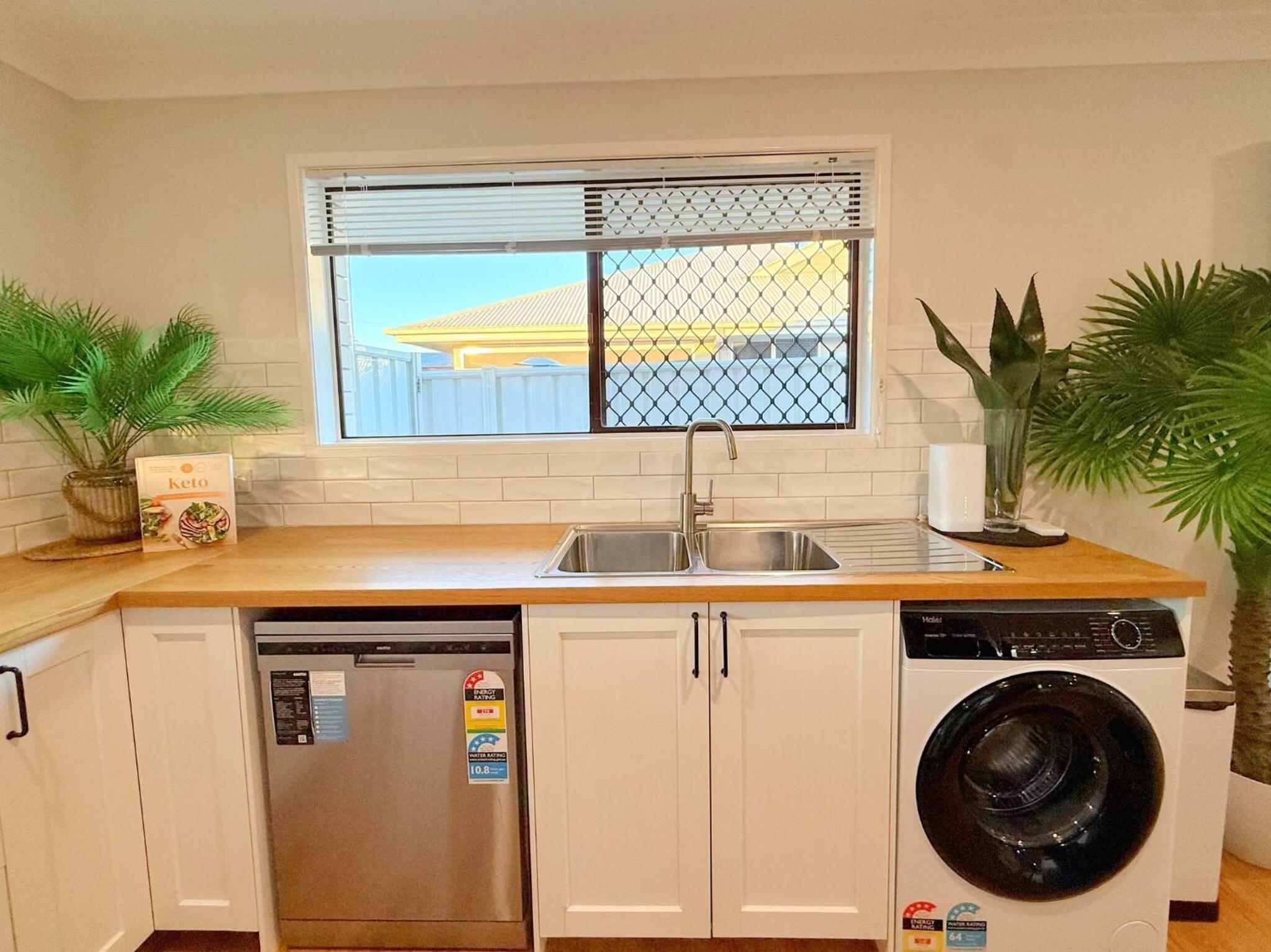 4Bed 2Bath in Capalaba Near Manly Habour, Shops & More