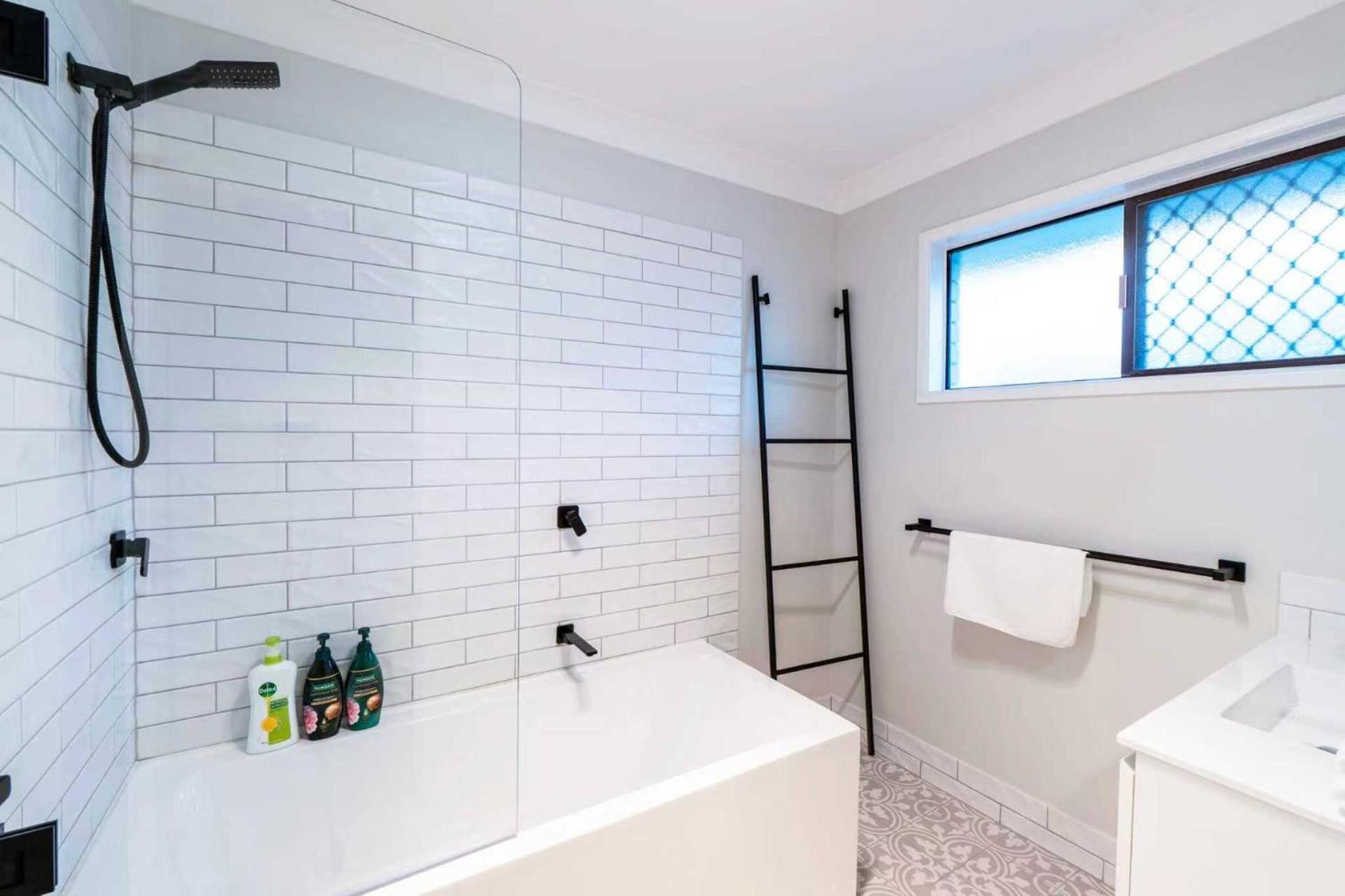 4Bed 2Bath in Capalaba Near Manly Habour, Shops & More