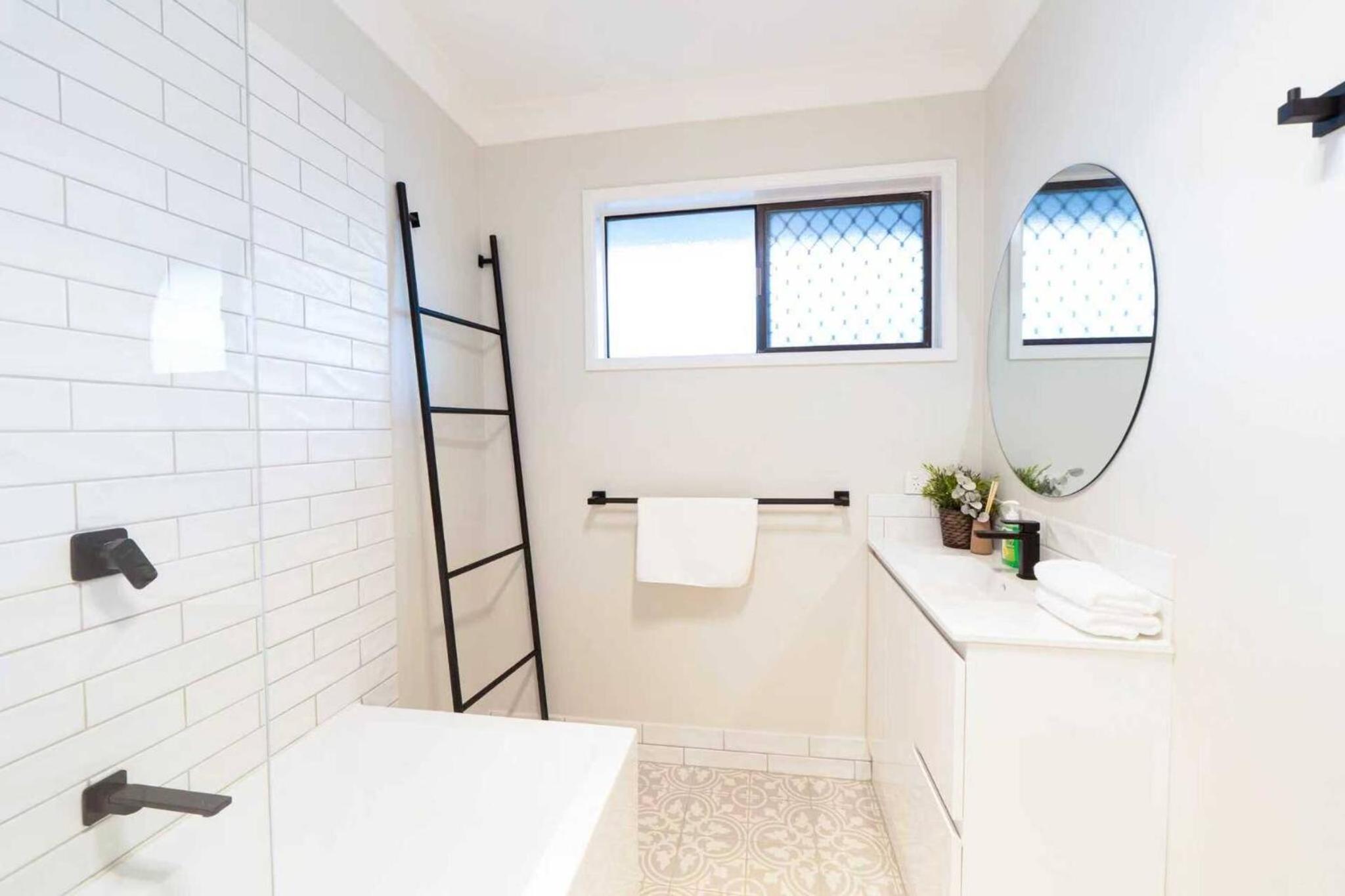 4Bed 2Bath in Capalaba Near Manly Habour, Shops & More