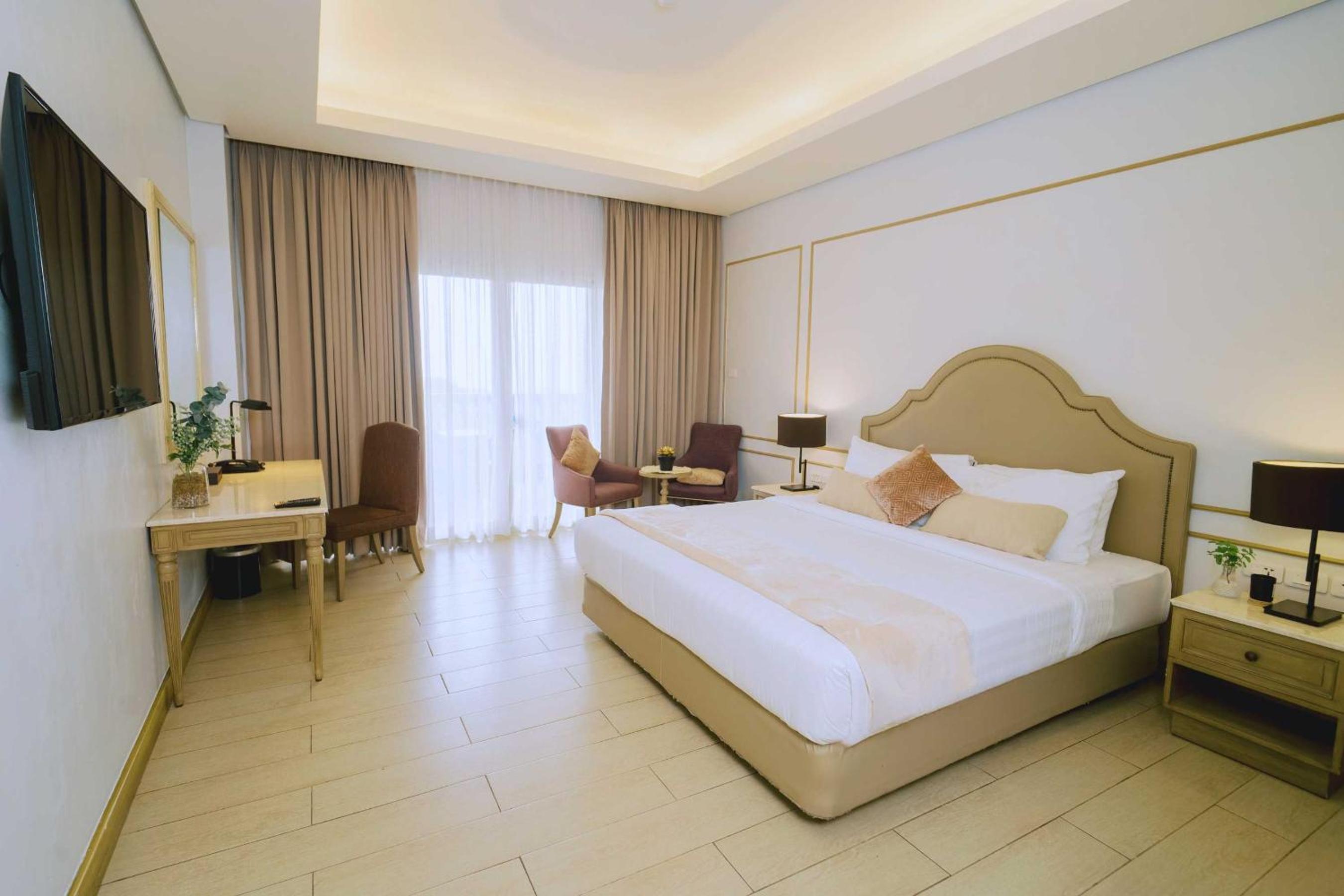Scenic Tagaytay Getaway with Taal Views