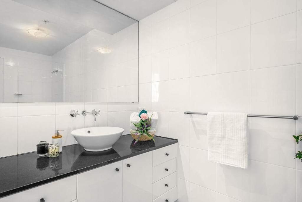 A Cozy City-View Stay Near Darling Harbour