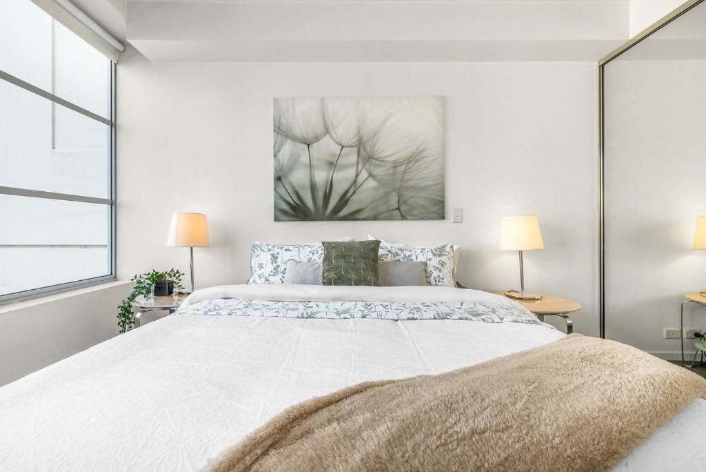 A Cozy City-View Stay Near Darling Harbour