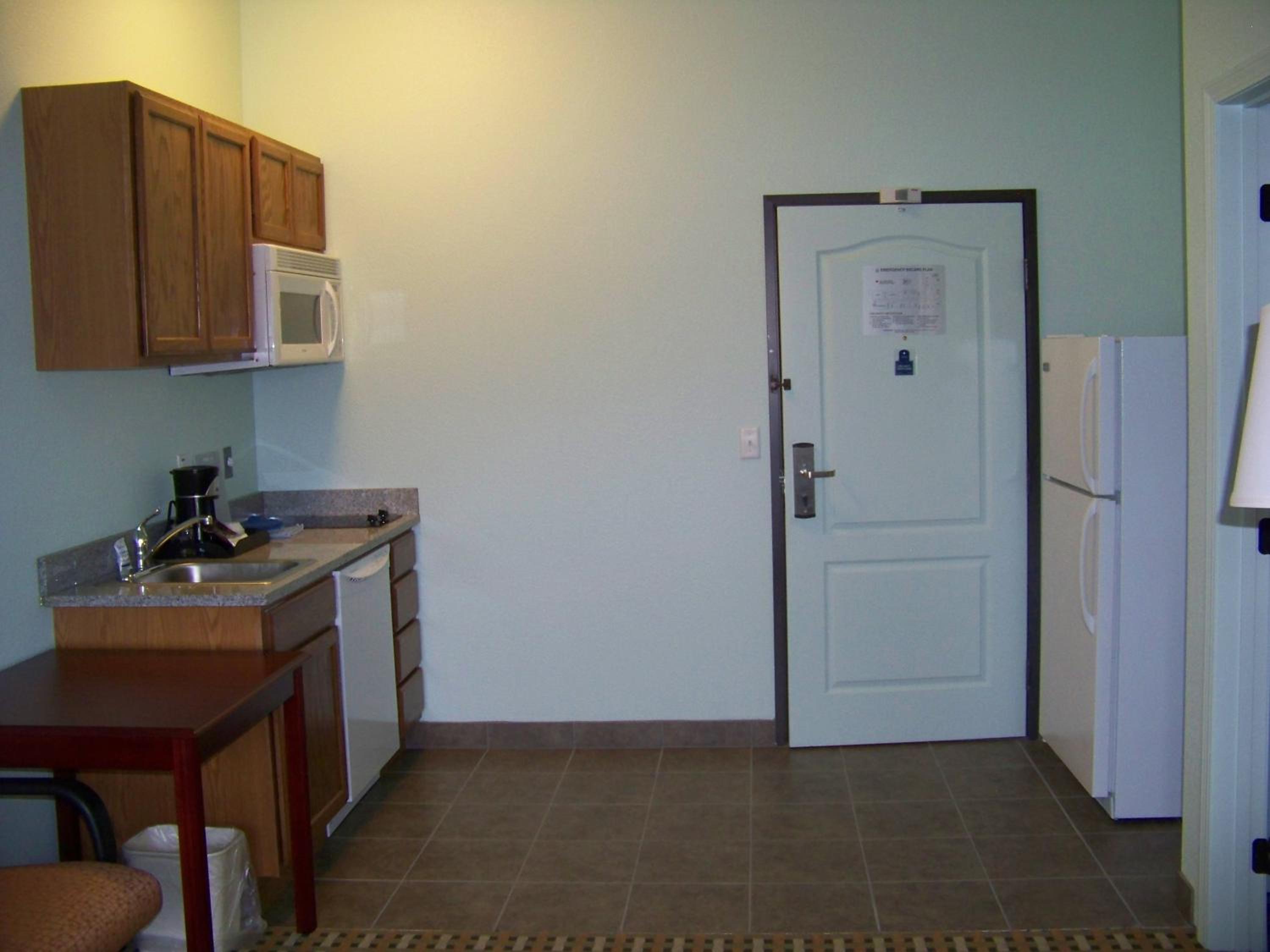 Days Inn & Suites by Wyndham Columbus NE
