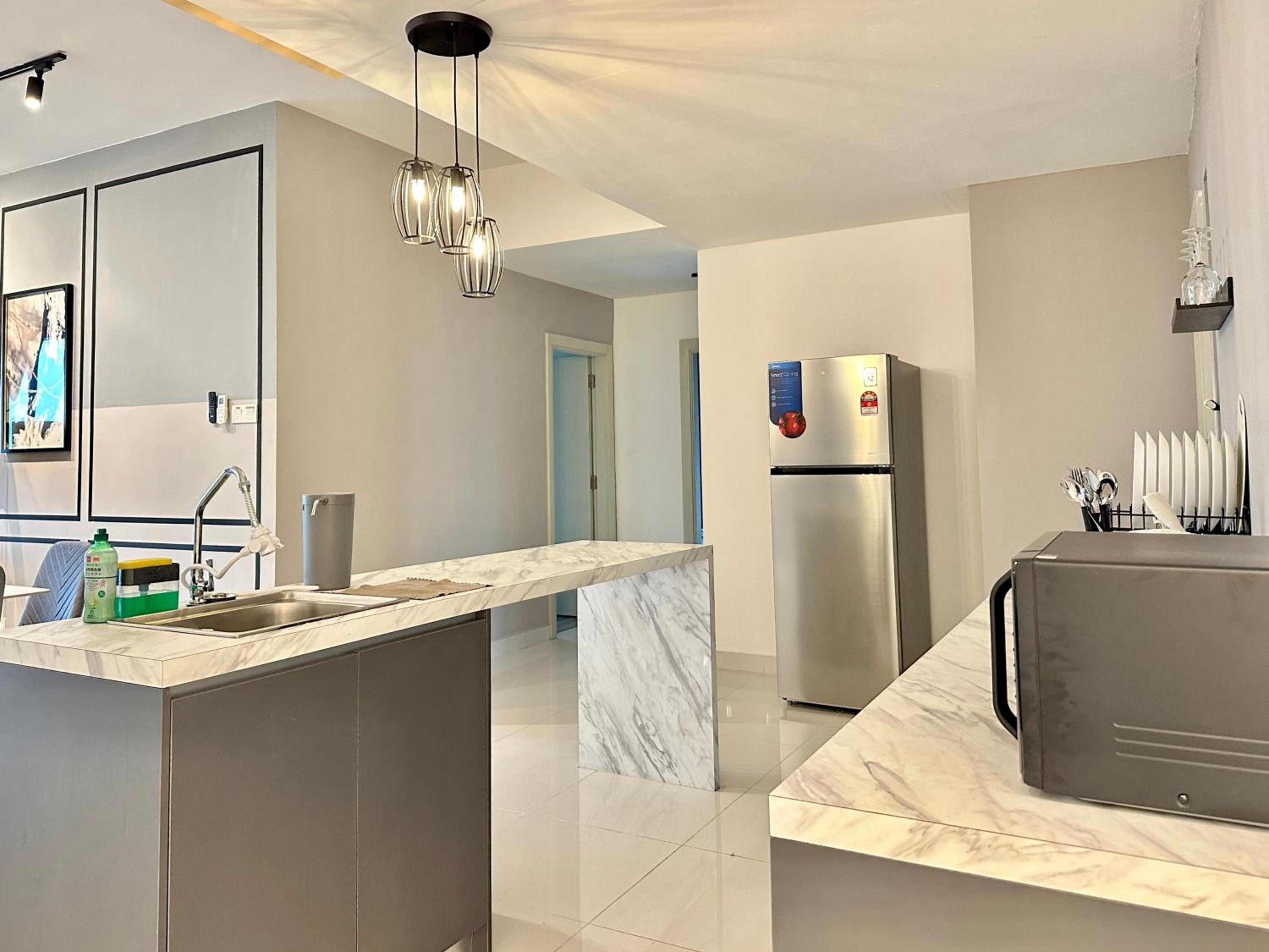 Modern 3BR Family Suite Mosaic Southkey Walk to Mid Valley