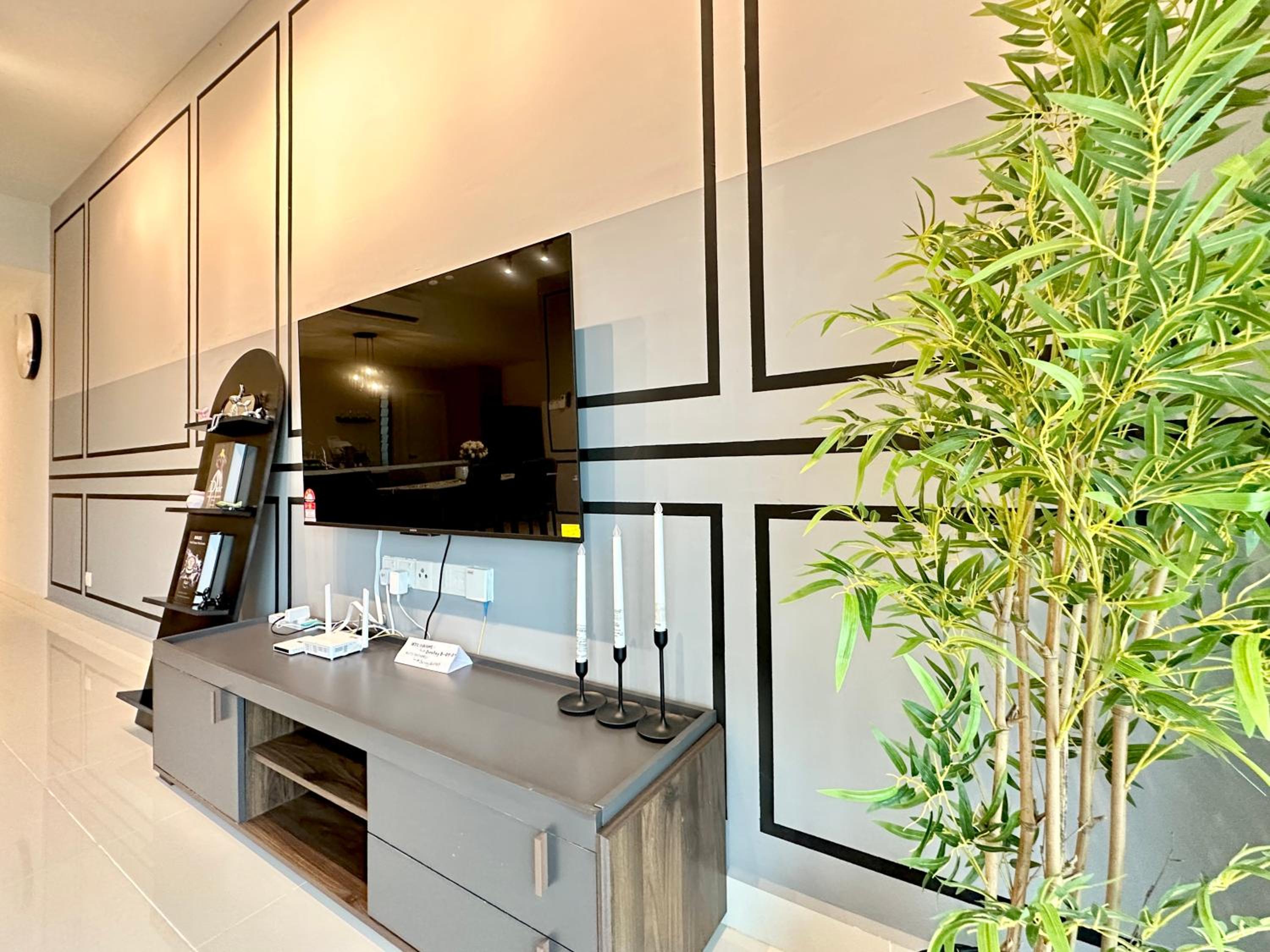 Modern 3BR Family Suite Mosaic Southkey Walk to Mid Valley